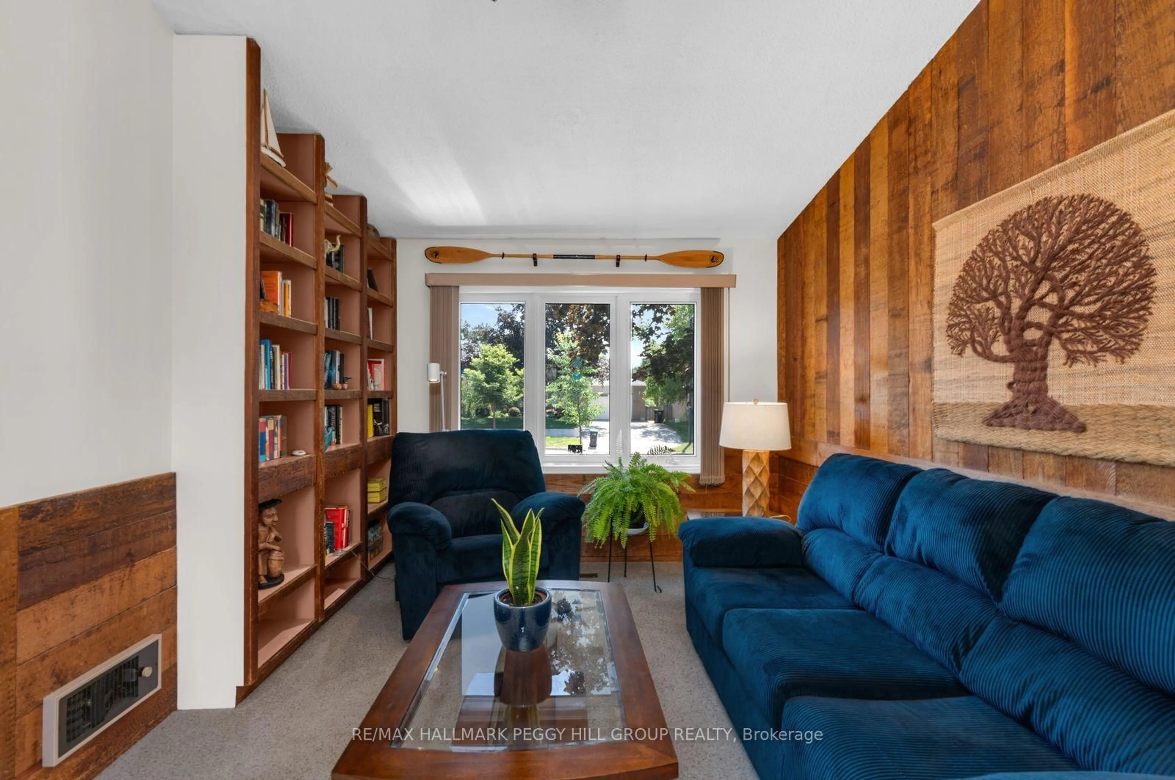Living room with furniture, unknown for 6 Oren Blvd, Barrie Ontario L4N 4M1