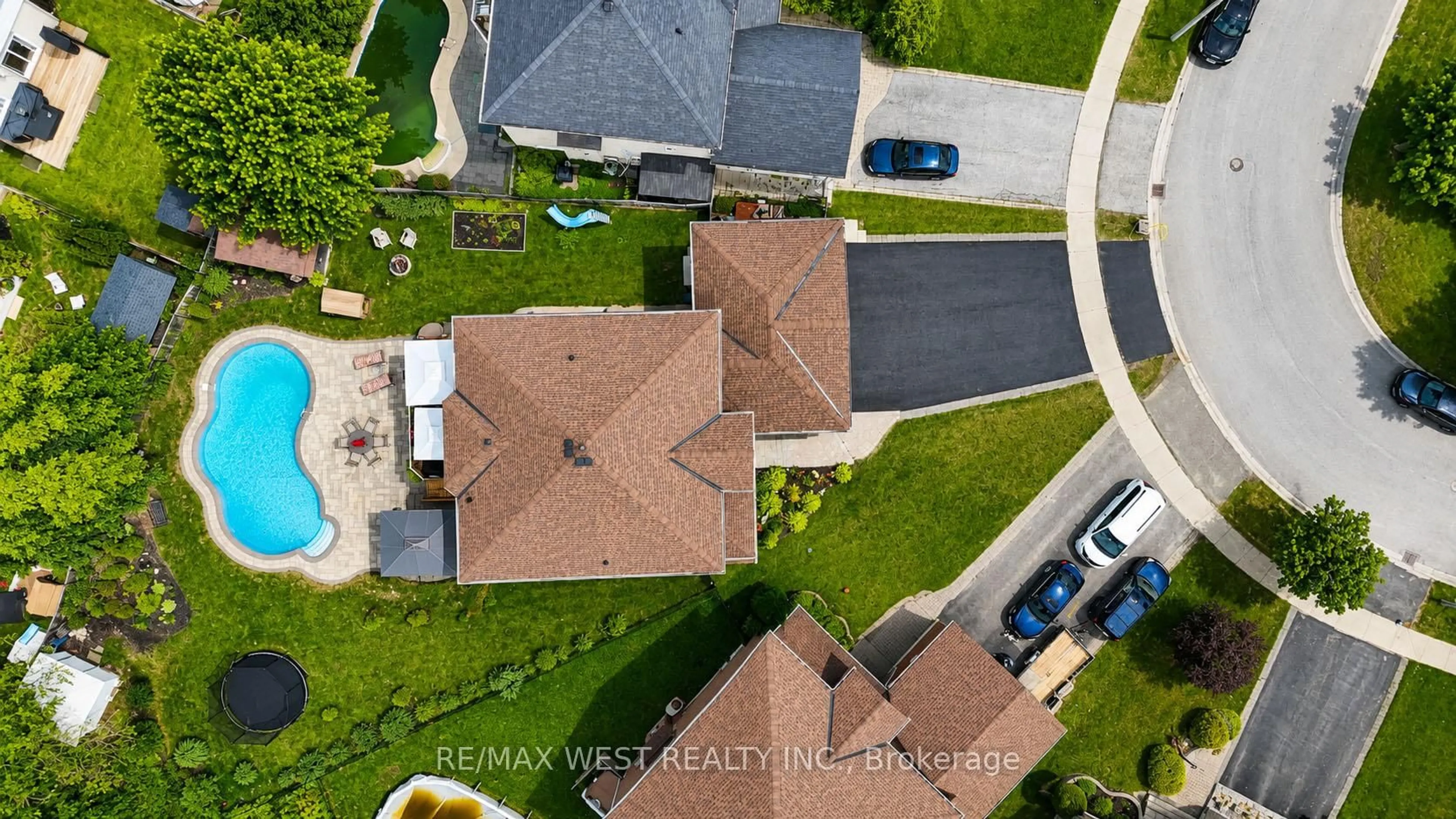 A pic from outside/outdoor area/front of a property/back of a property/a pic from drone, street for 45 Carley Cres, Barrie Ontario L4N 0M8