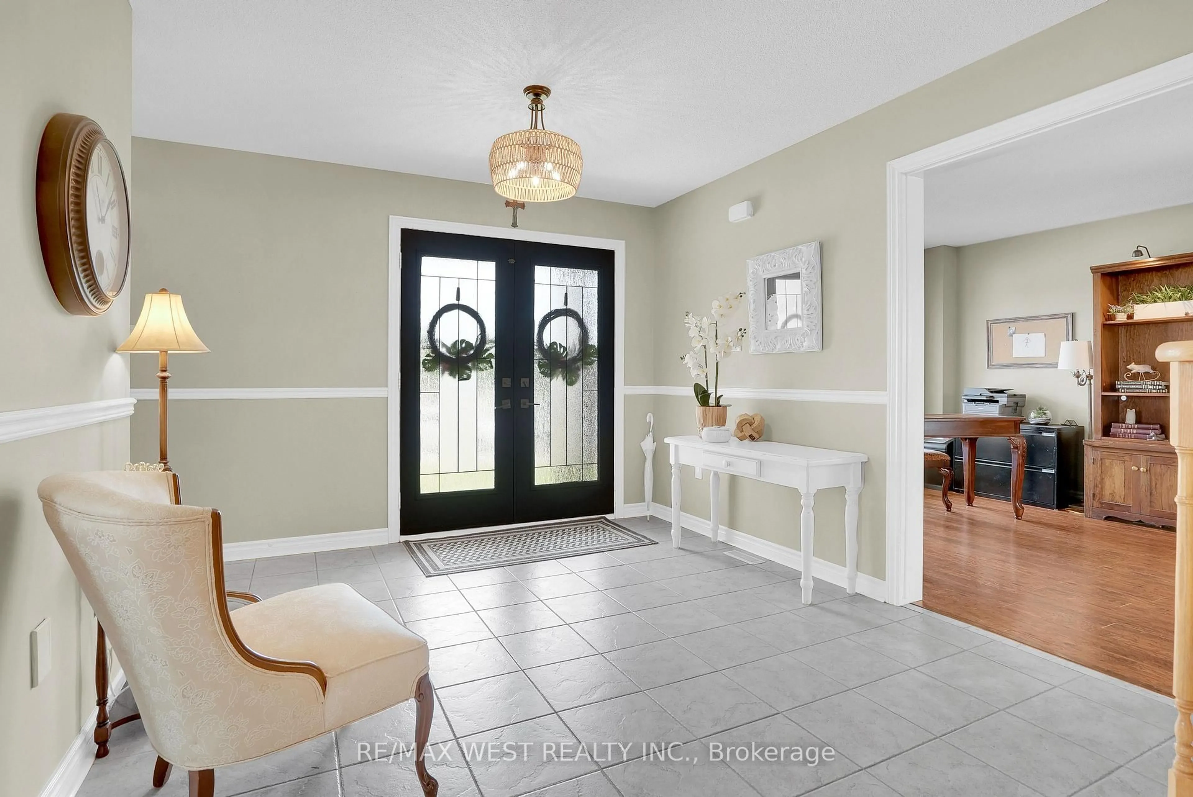 Indoor entryway for 45 Carley Cres, Barrie Ontario L4N 0M8