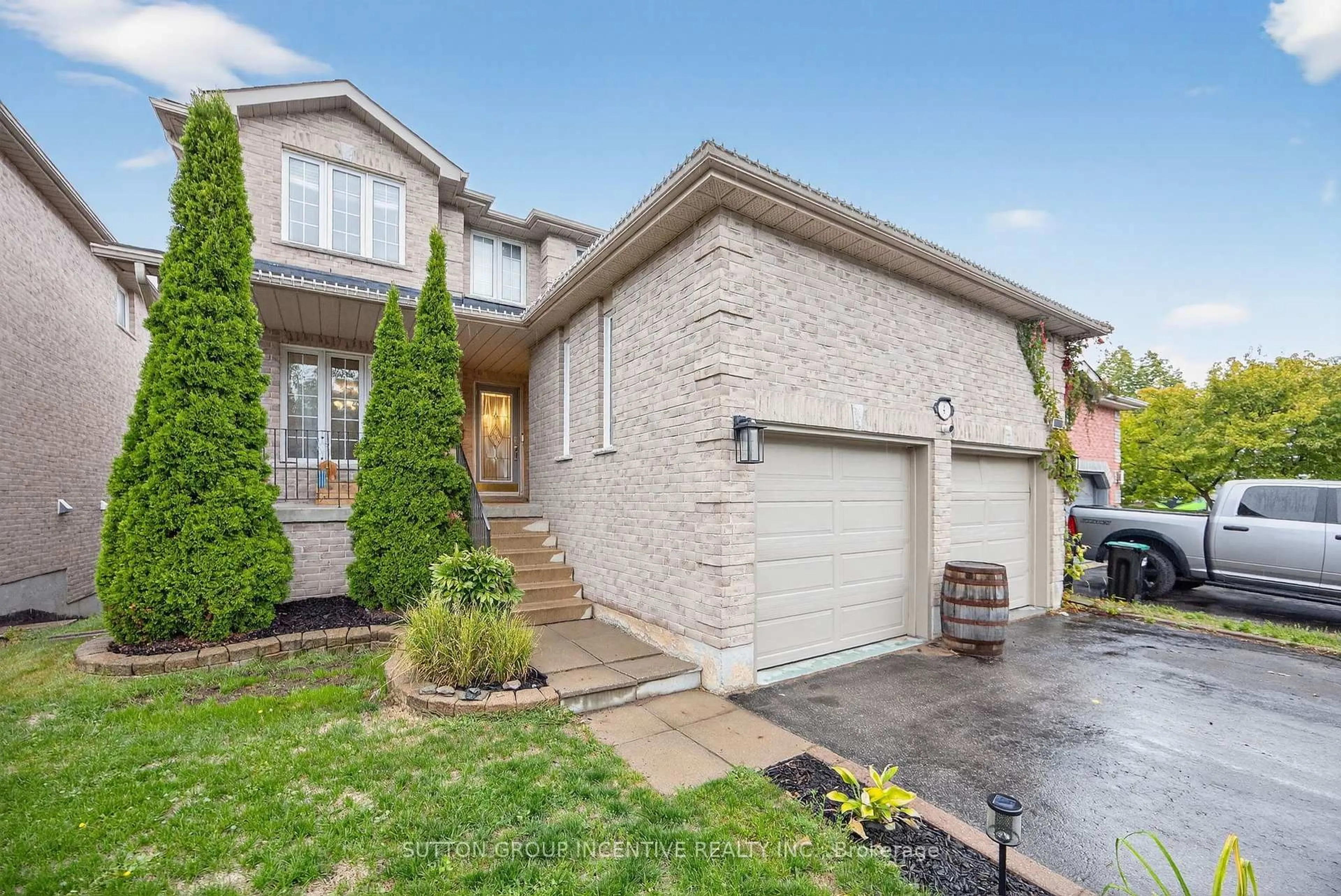 Home with brick exterior material, street for 4 Dunnett Dr, Barrie Ontario L4N 0H8