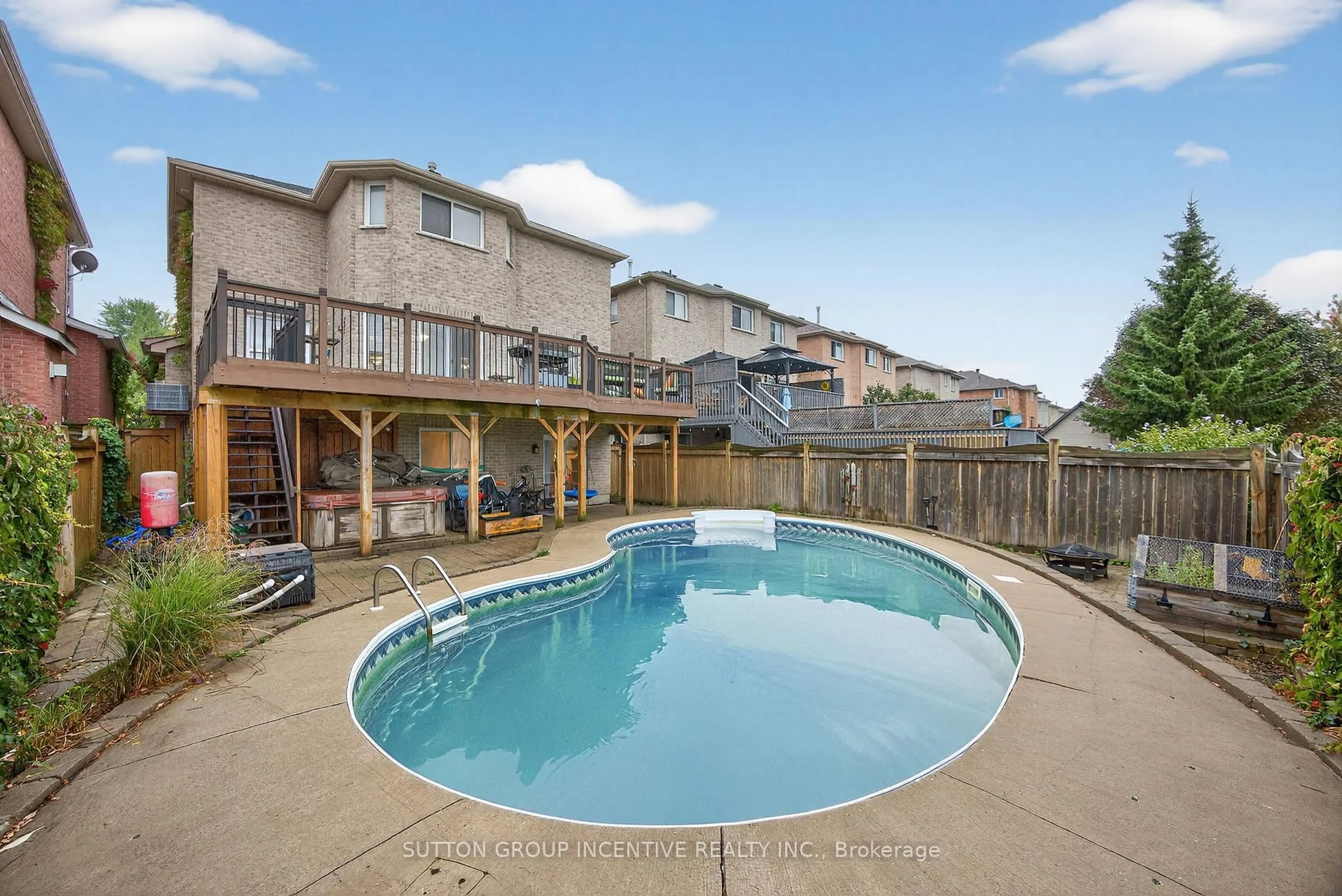 Pool for 4 Dunnett Dr, Barrie Ontario L4N 0H8