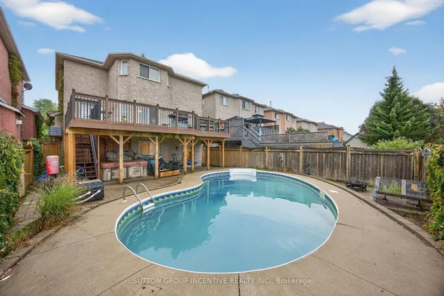 4 Dunnett Dr, Barrie 2
