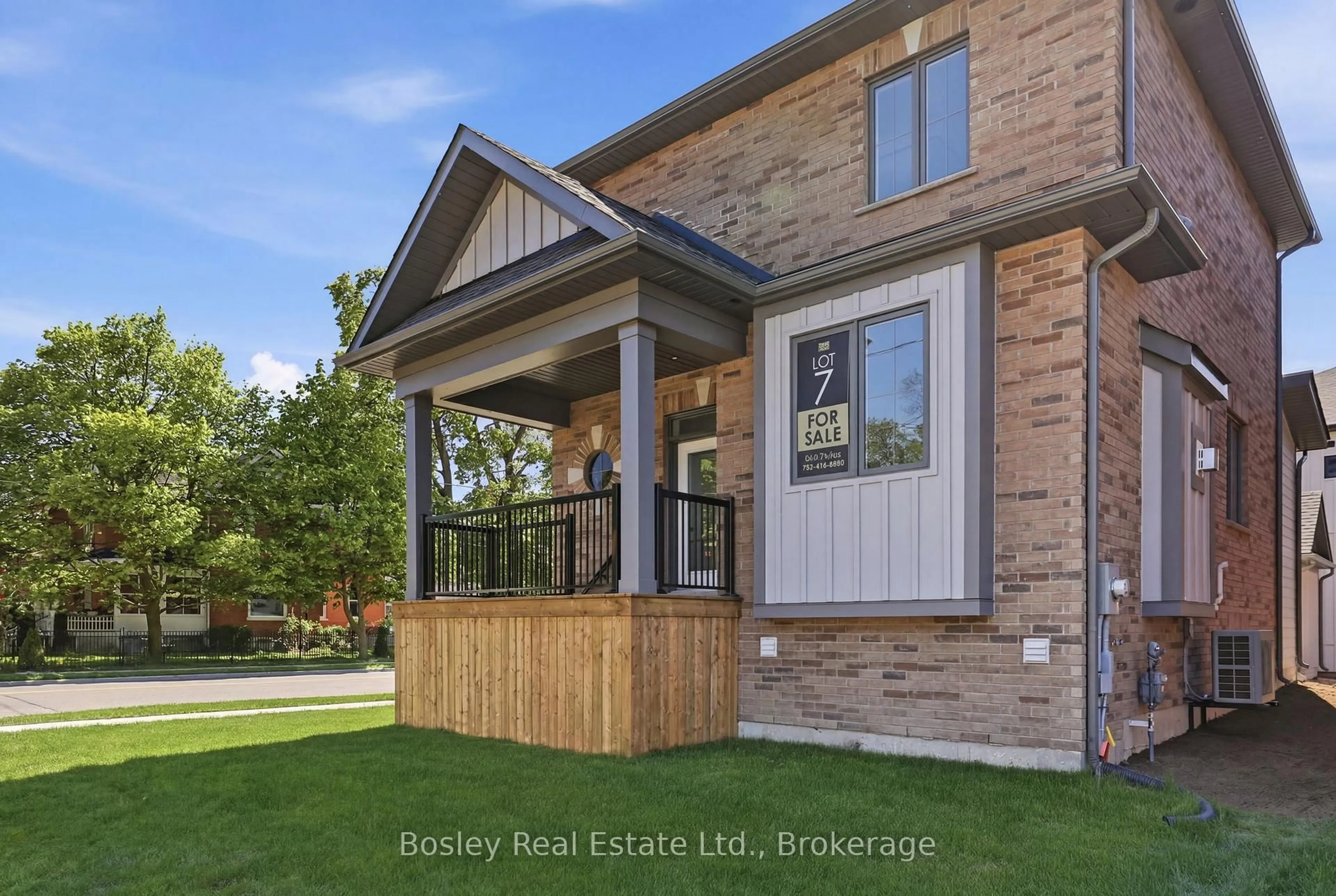 Home with brick exterior material, unknown for 125 Sixth St, Collingwood Ontario L9Y 5V1