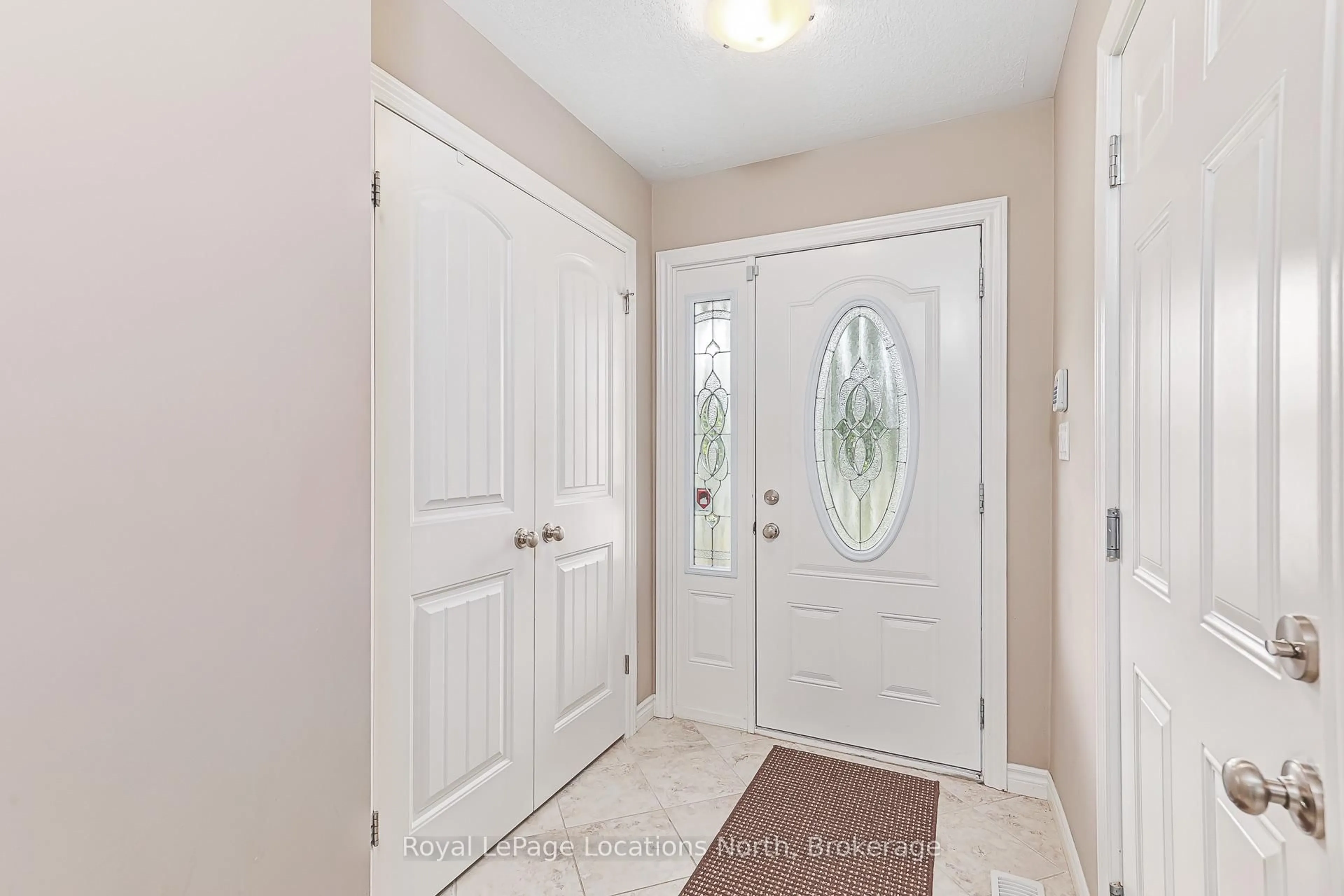 Indoor entryway for 7 Kayla Cres, Collingwood Ontario L9Y 5K9