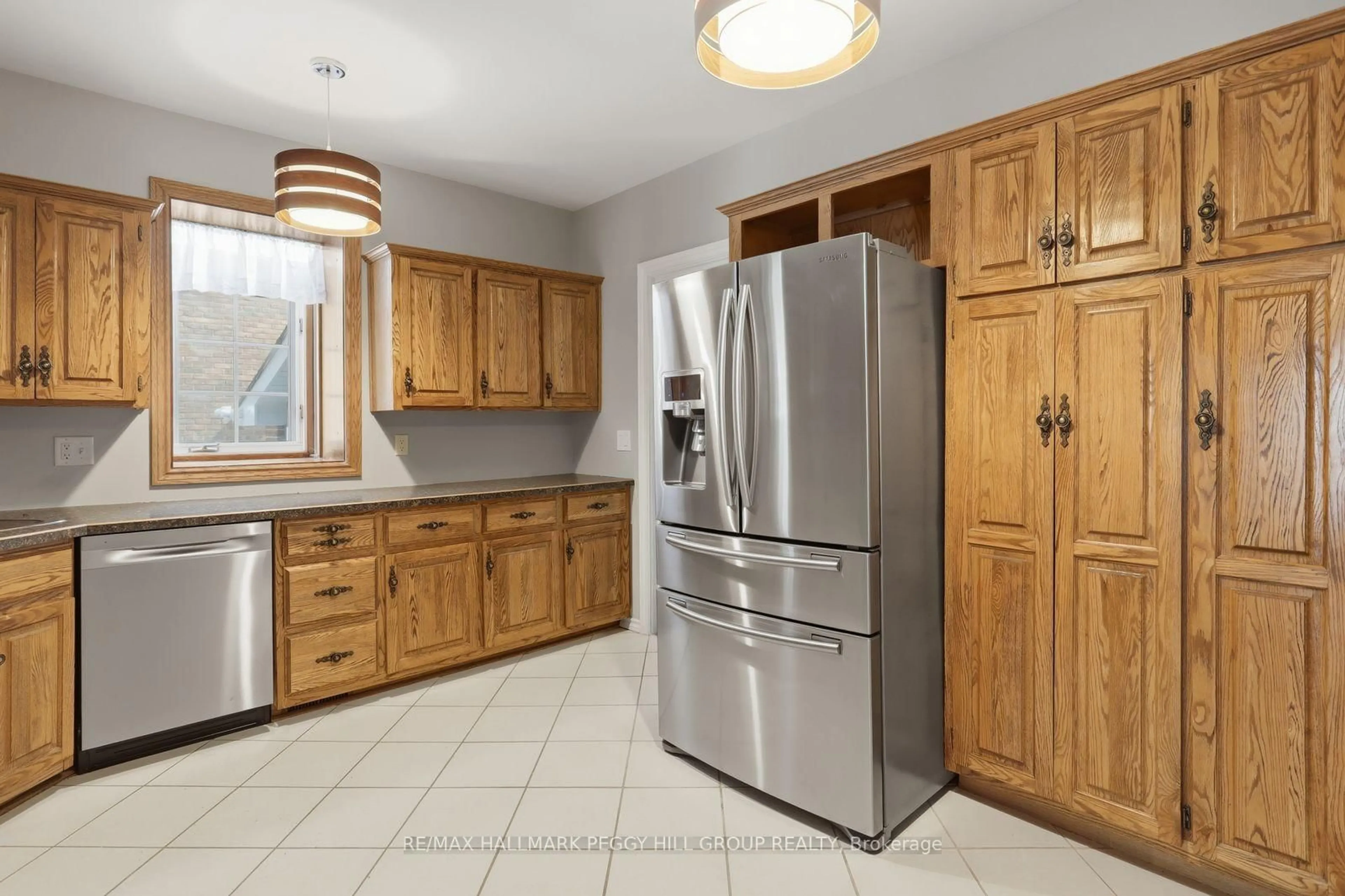 Standard kitchen, ceramic/tile floor for 404 Manly St, Midland Ontario L4R 3E3