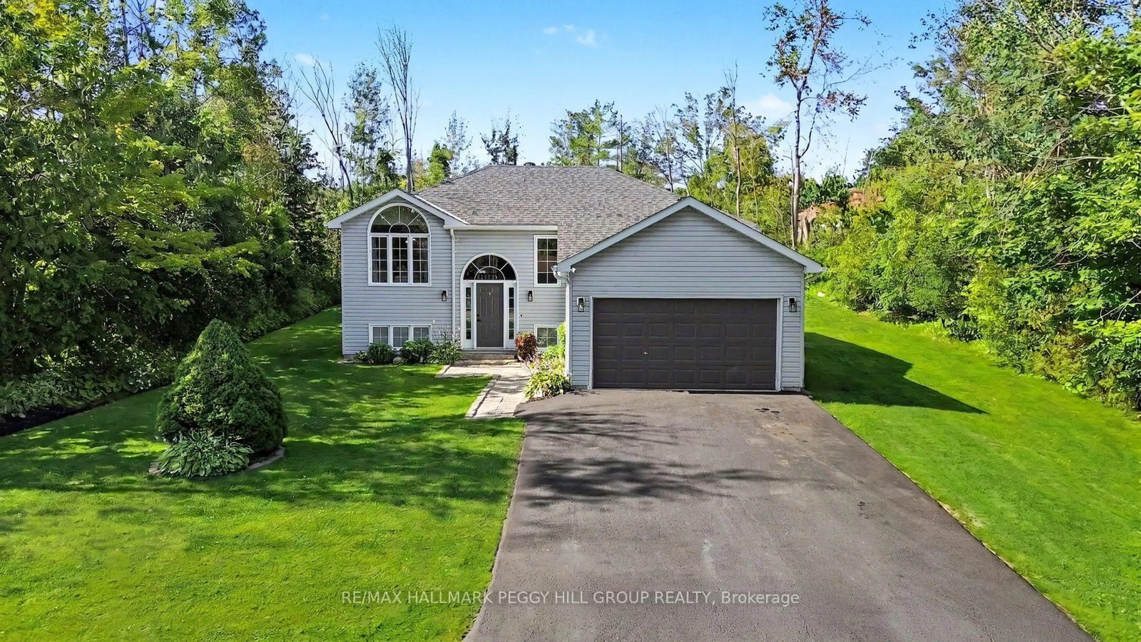 A pic from outside/outdoor area/front of a property/back of a property/a pic from drone, street for 6 Rosemarie Dr, Oro-Medonte Ontario L0L 1T0