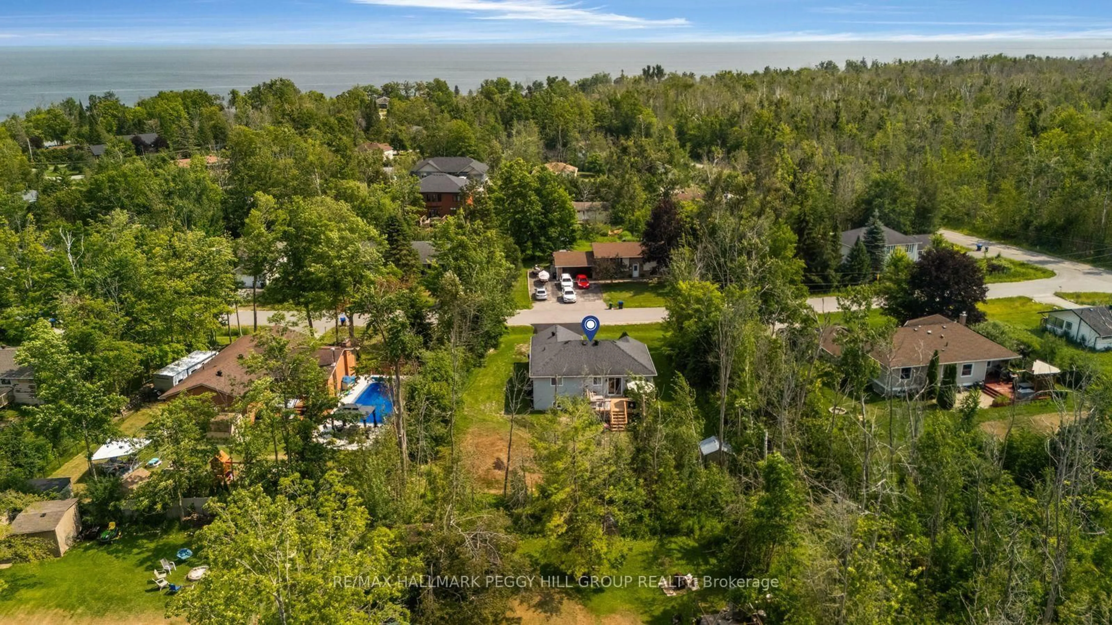 A pic from outside/outdoor area/front of a property/back of a property/a pic from drone, water/lake/river/ocean view for 6 Rosemarie Dr, Oro-Medonte Ontario L0L 1T0