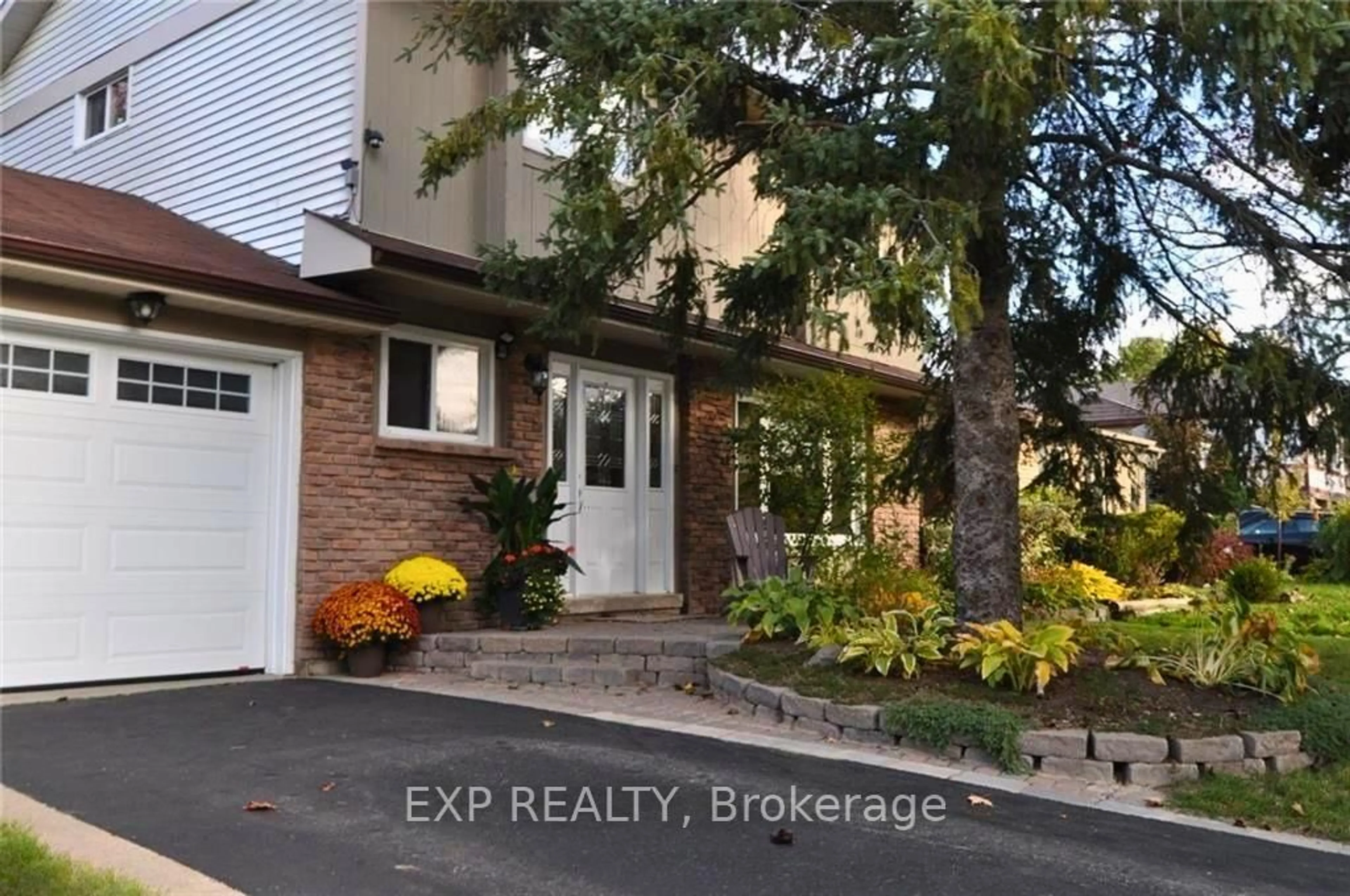 Indoor entryway for 113 Oren Blvd, Barrie Ontario L4N 4M3