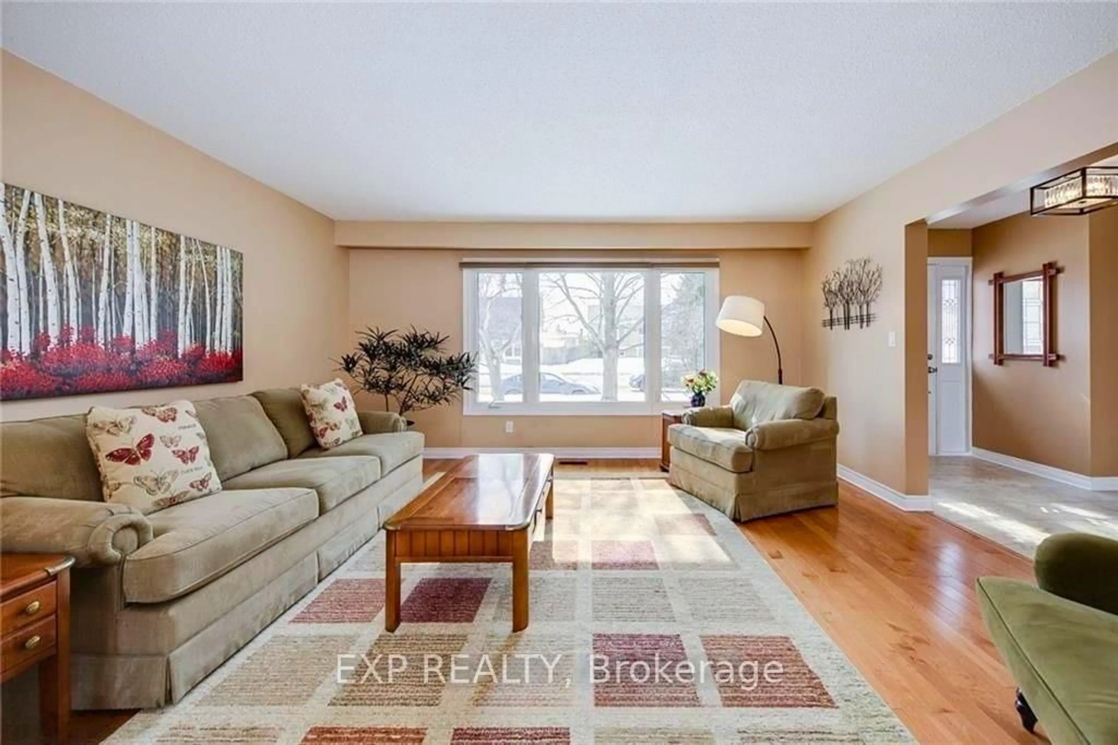 Living room with furniture, unknown for 113 Oren Blvd, Barrie Ontario L4N 4M3