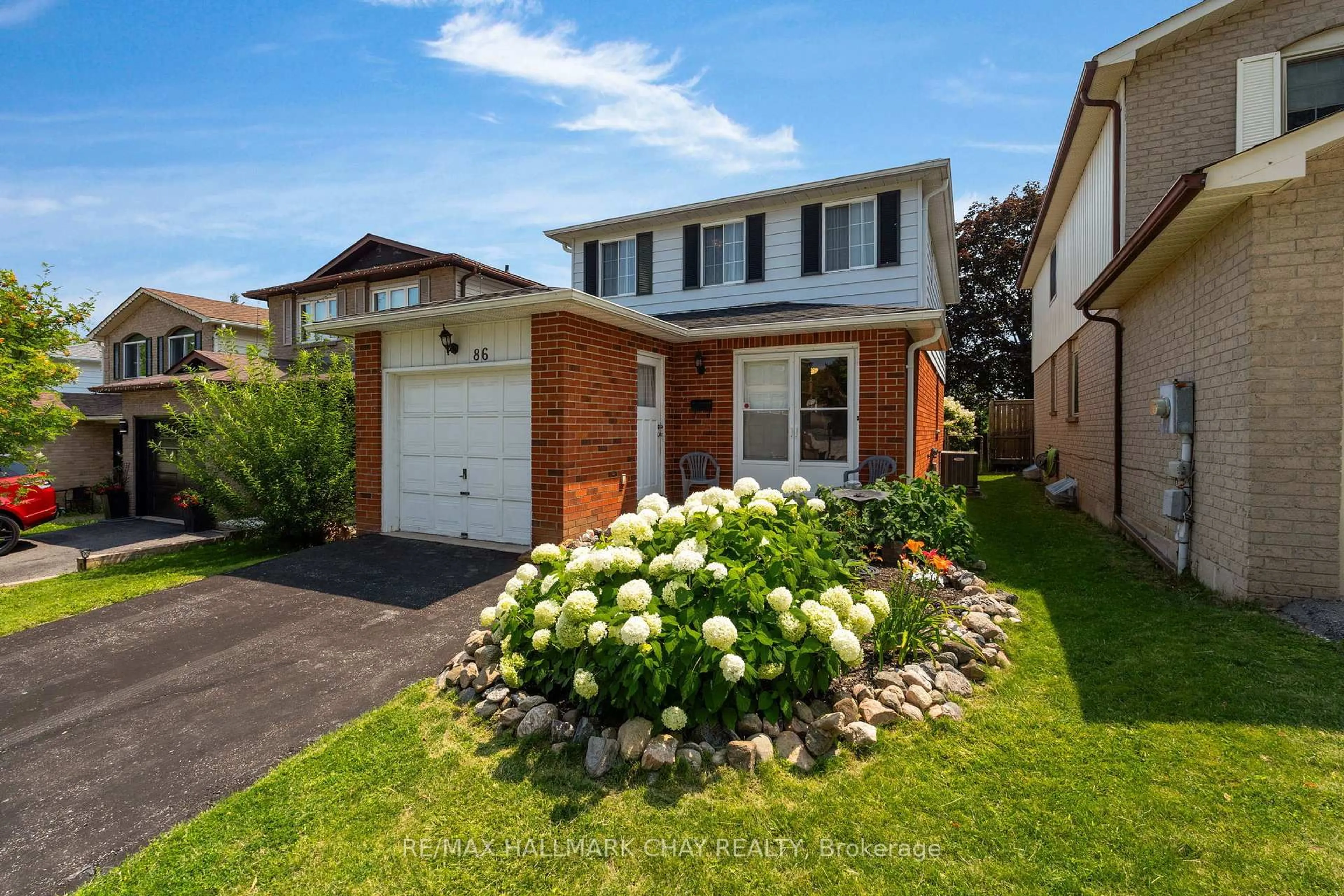 Home with brick exterior material, street for 86 Trillium Cres, Barrie Ontario L4N 5K3