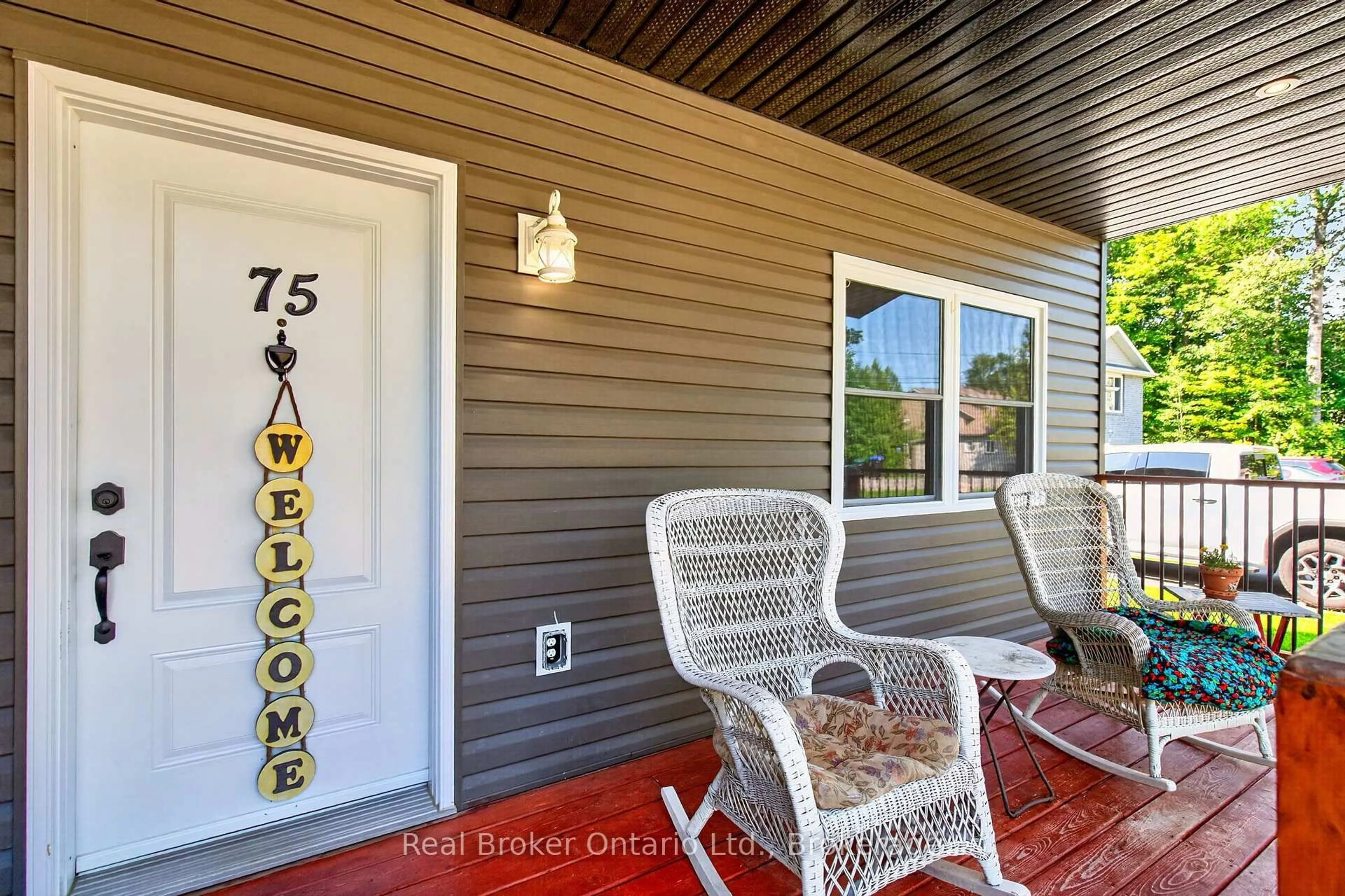 Indoor entryway for 75 Bourgeois Beach Rd, Tay Ontario L0K 2A0