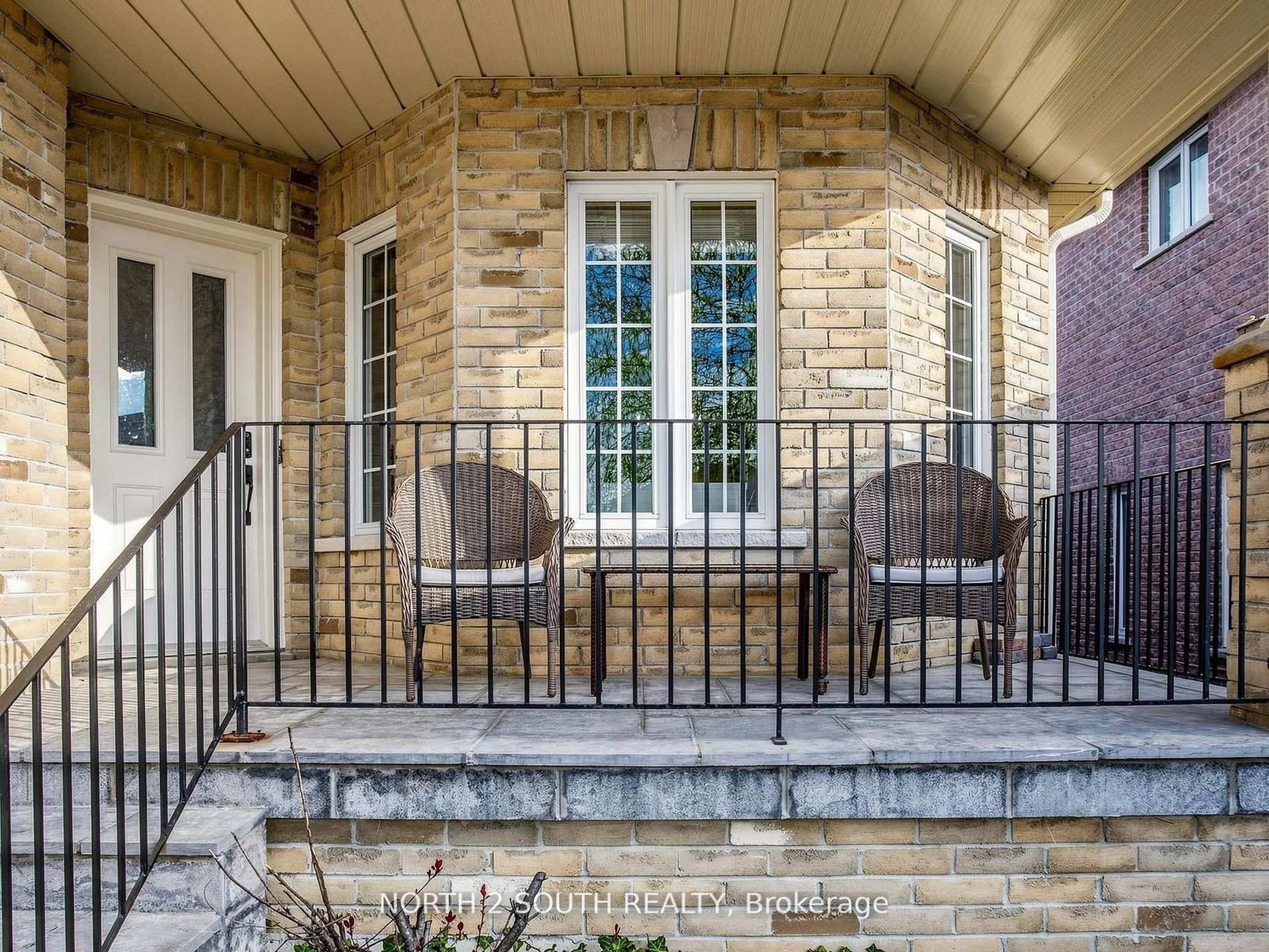Patio, street for 21 Black Ash Tr, Barrie Ontario L4N 3K2