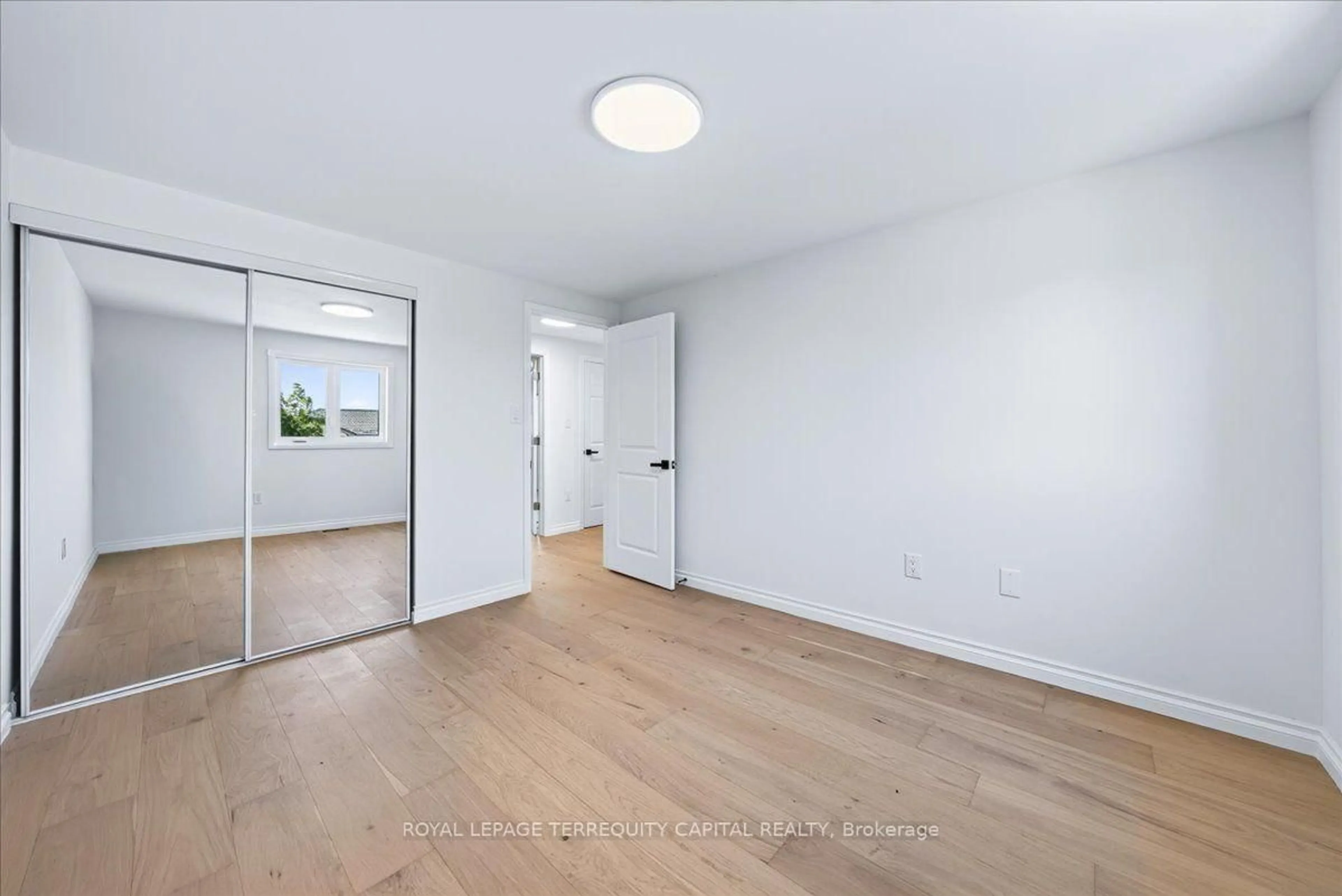 A pic of a room for 4 Cassandra Dr, Barrie Ontario L4M 6W2