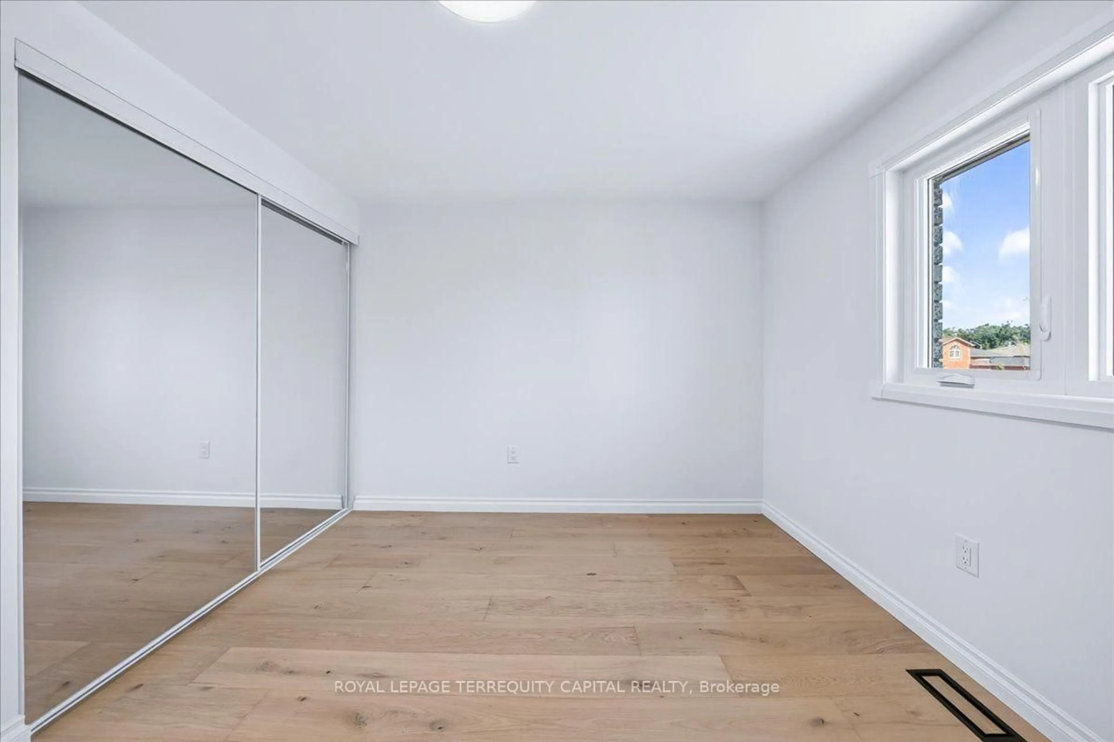 A pic of a room for 4 Cassandra Dr, Barrie Ontario L4M 6W2