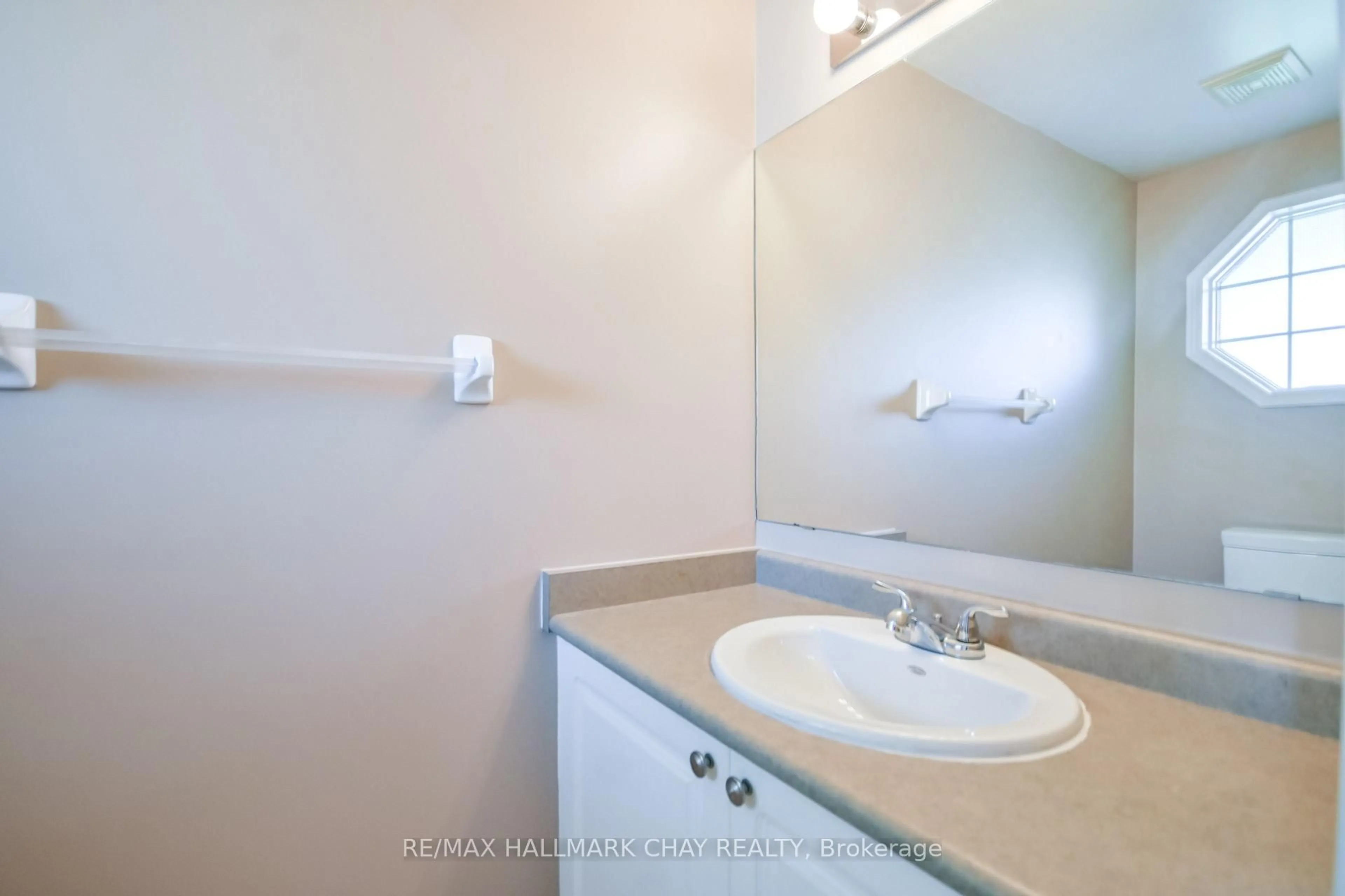 Standard bathroom, ceramic/tile floor for 17 Srigley St, Barrie Ontario L4N 0L9