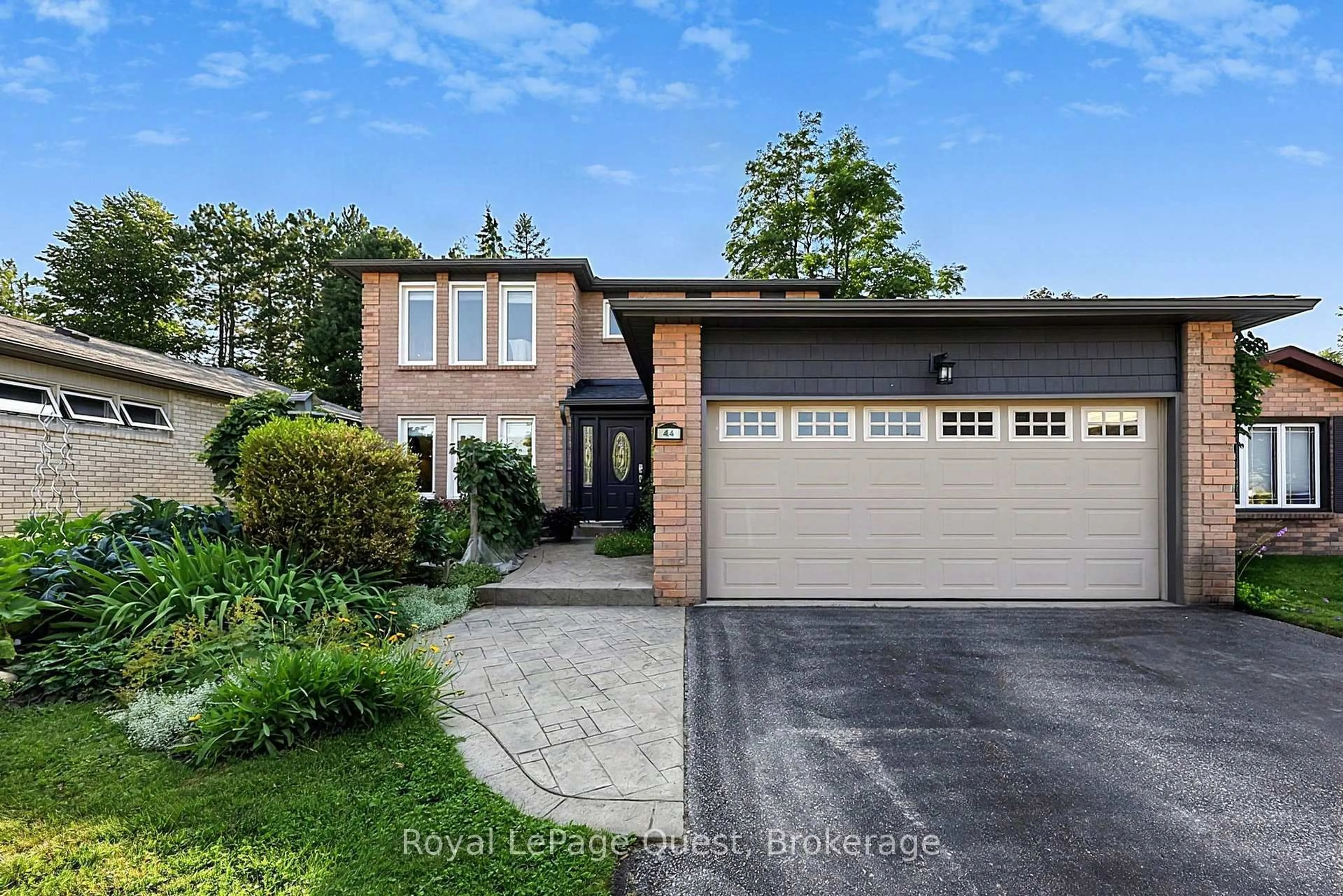 Home with brick exterior material, street for 44 Trillium Cres, Barrie Ontario L4N 5K3