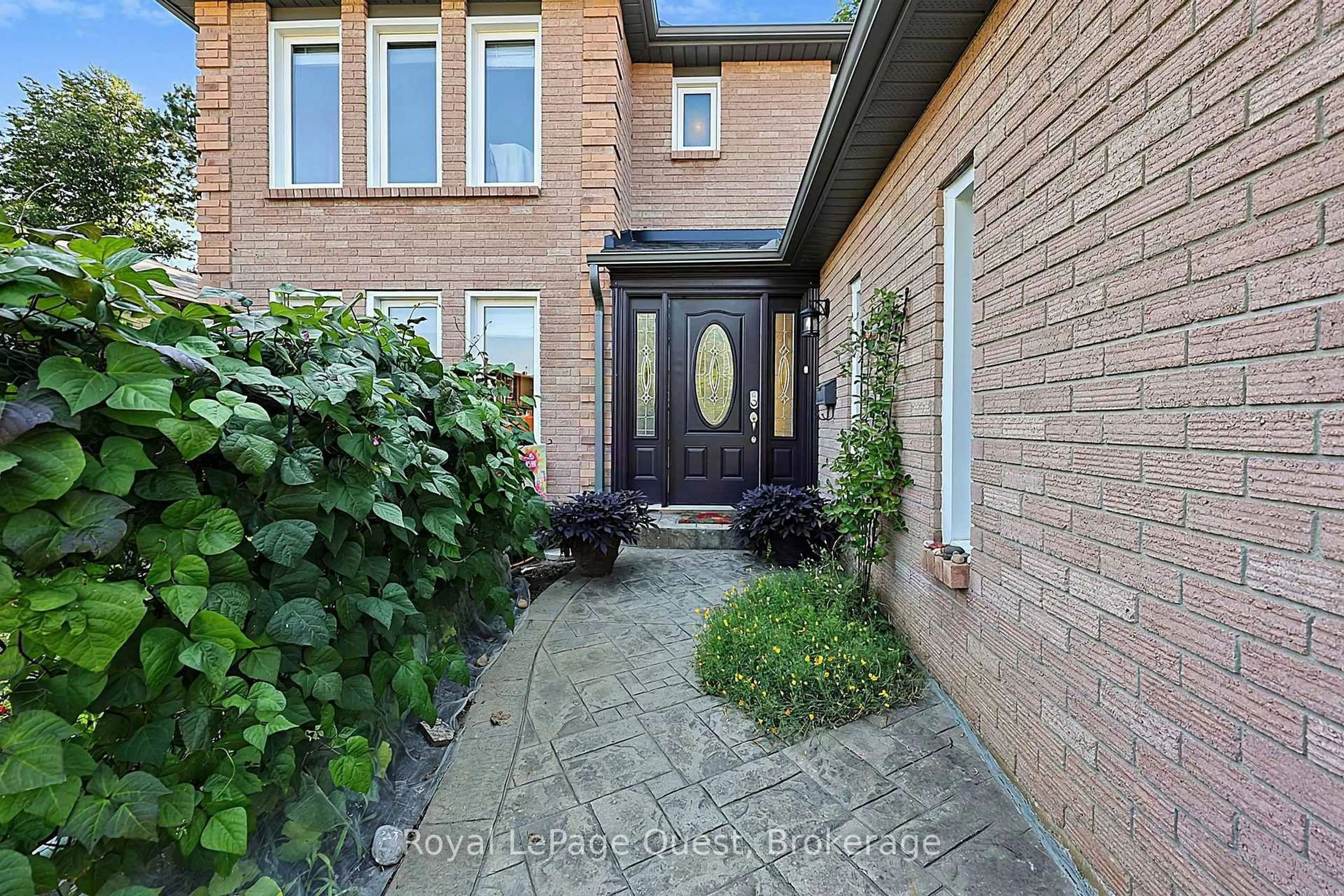 Home with brick exterior material, street for 44 Trillium Cres, Barrie Ontario L4N 5K3