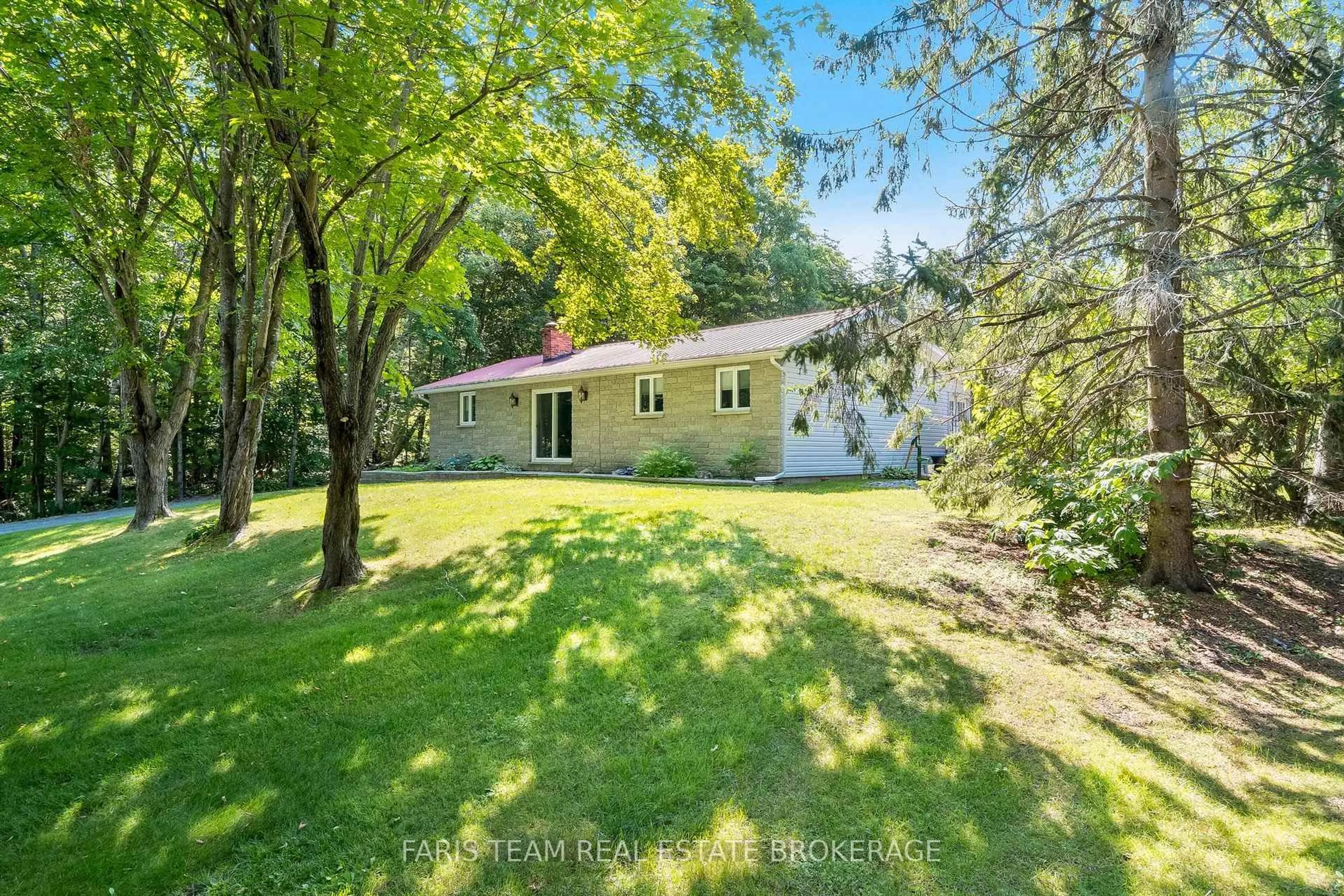 A pic from outside/outdoor area/front of a property/back of a property/a pic from drone, unknown for 2554 Champlain Rd, Tiny Ontario L9M 0C3