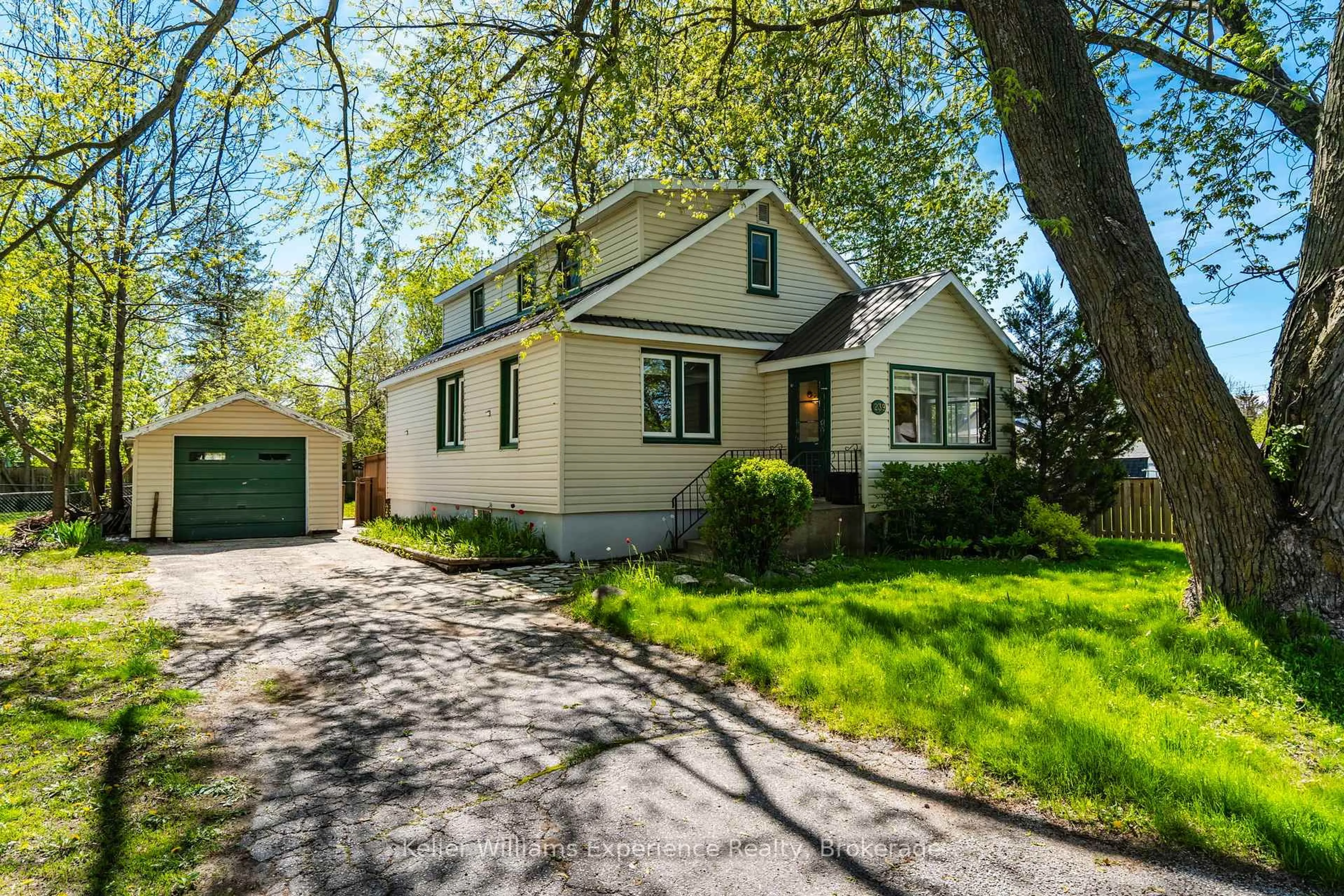 Home with vinyl exterior material, street for 239 Oak St, Clearview Ontario L0M 1S0