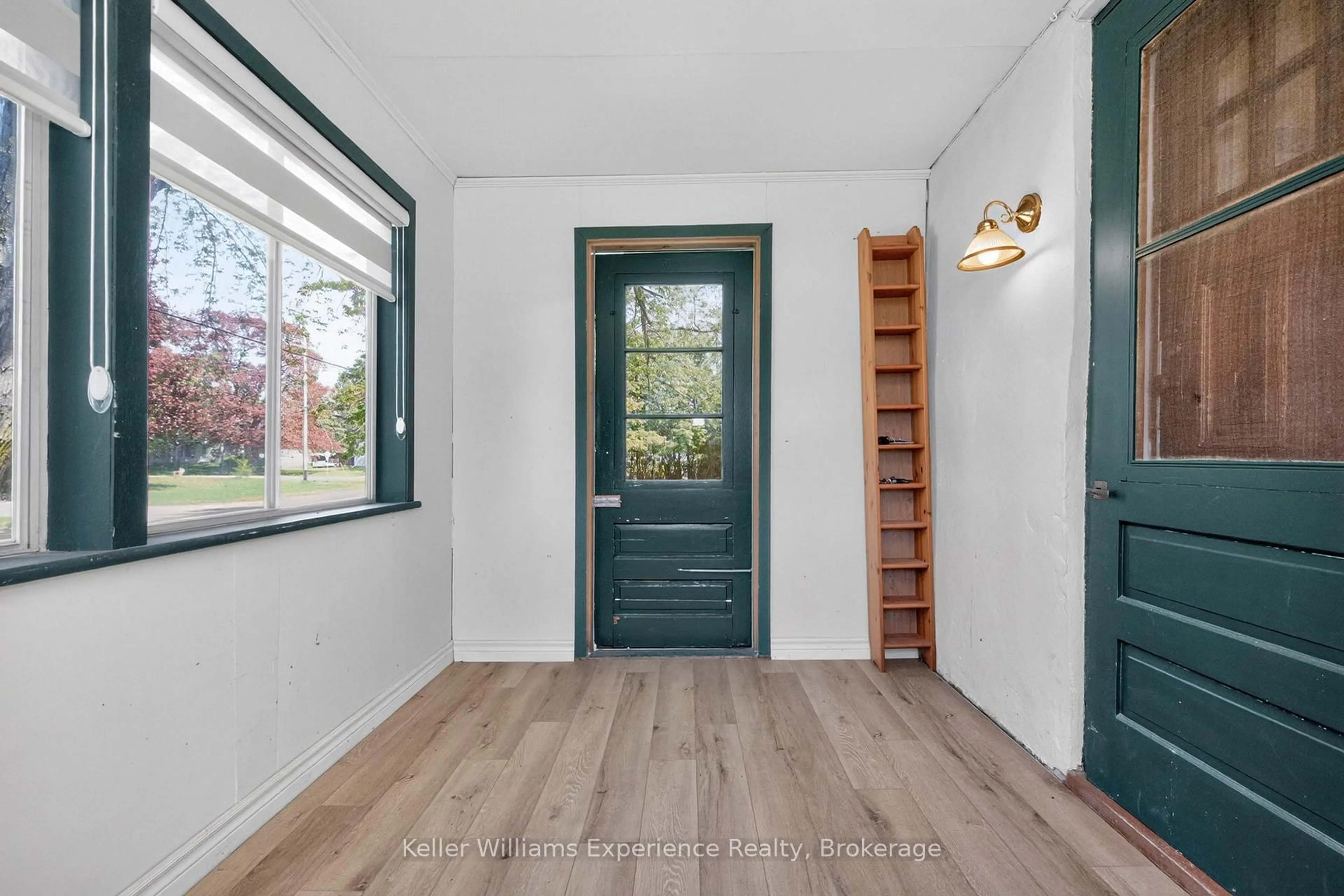 Indoor entryway for 239 Oak St, Clearview Ontario L0M 1S0