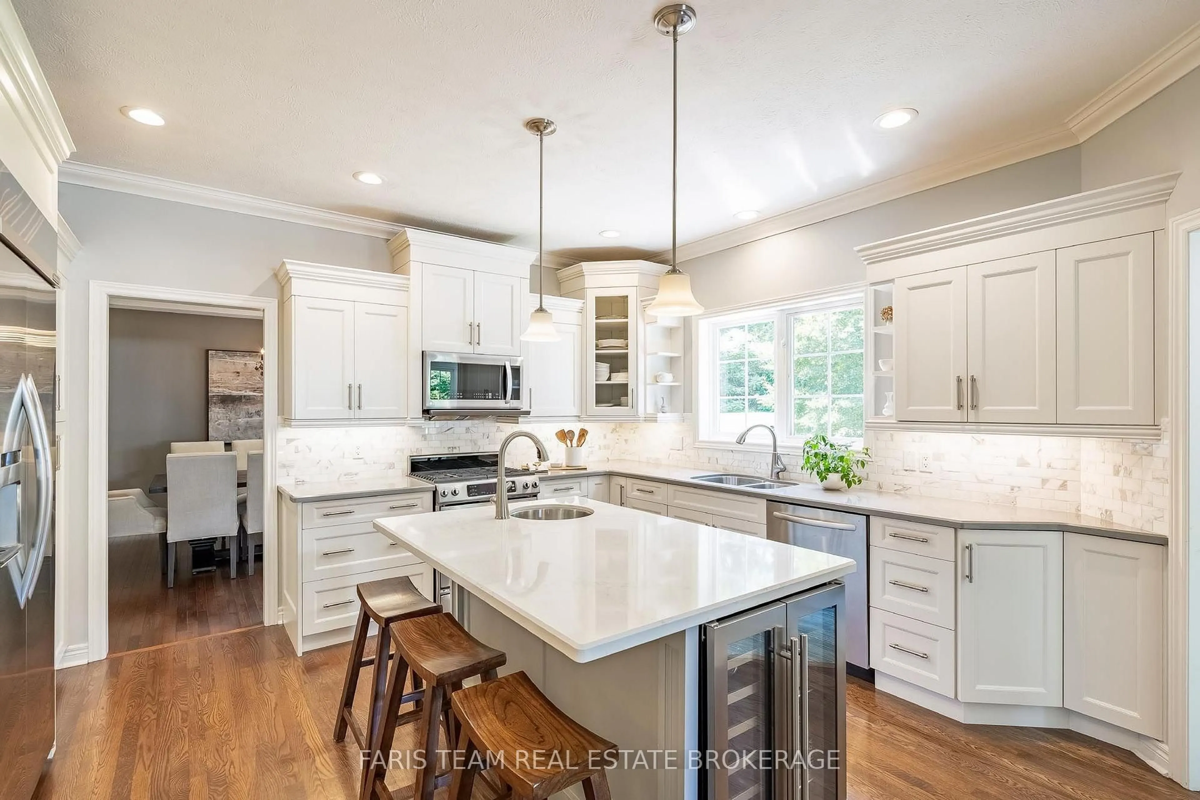 Open concept kitchen, unknown for 2122 Fern Glen Crt, Severn Ontario L3V 0E8