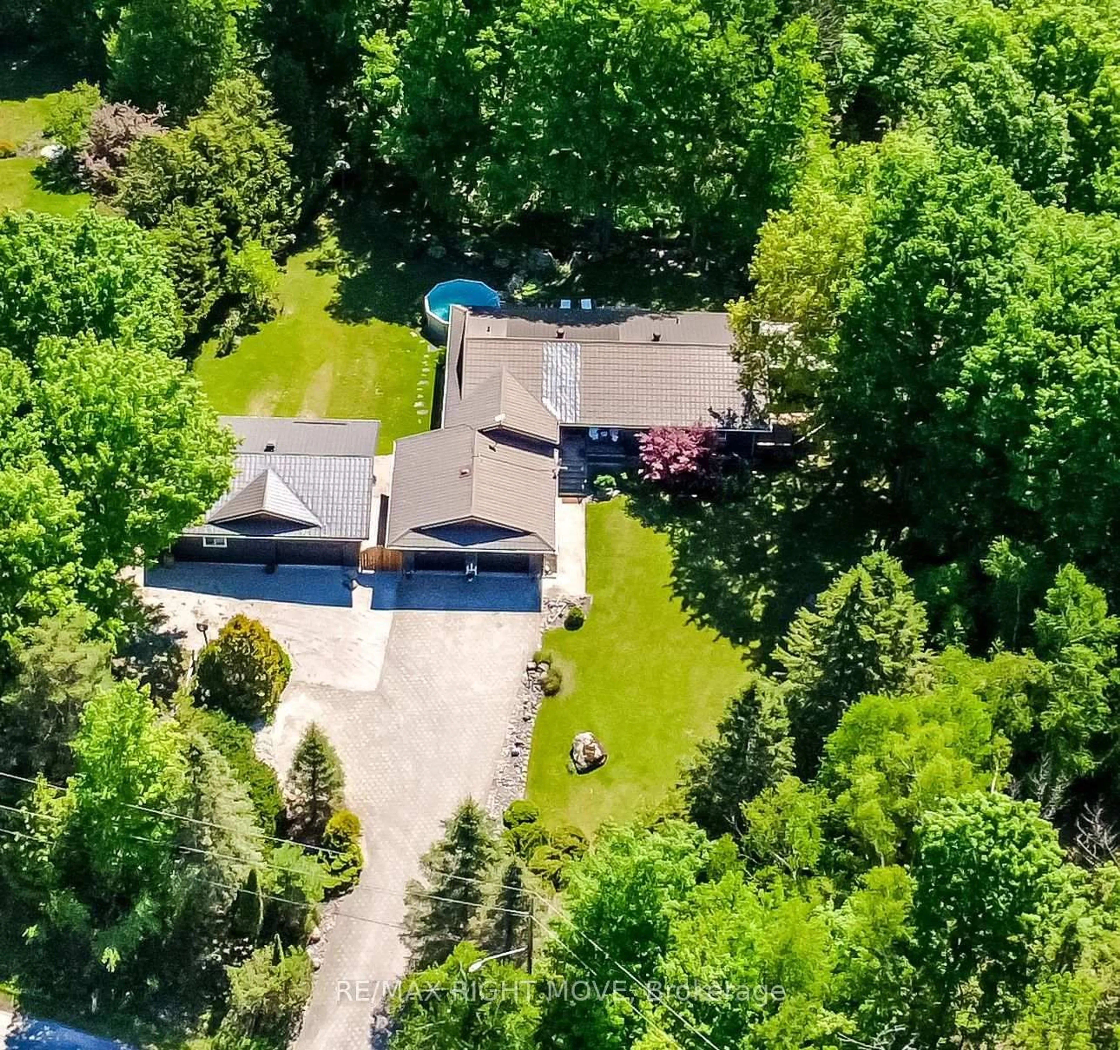 A pic from outside/outdoor area/front of a property/back of a property/a pic from drone, unknown for 1220 Birchcliffe Cres, Severn Ontario L3V 0W1