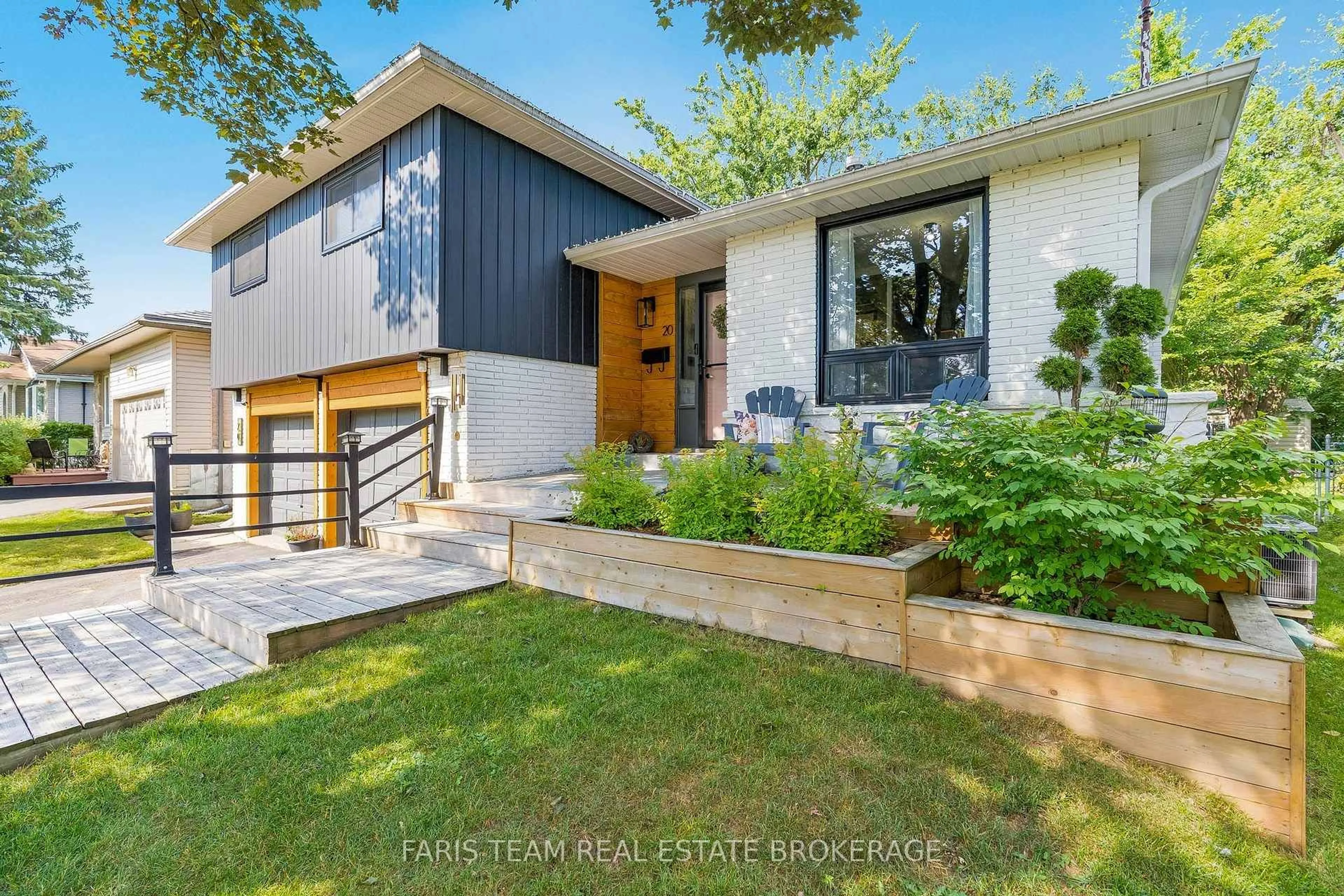 Home with brick exterior material, street for 20 Carol Rd, Barrie Ontario L4N 3P5