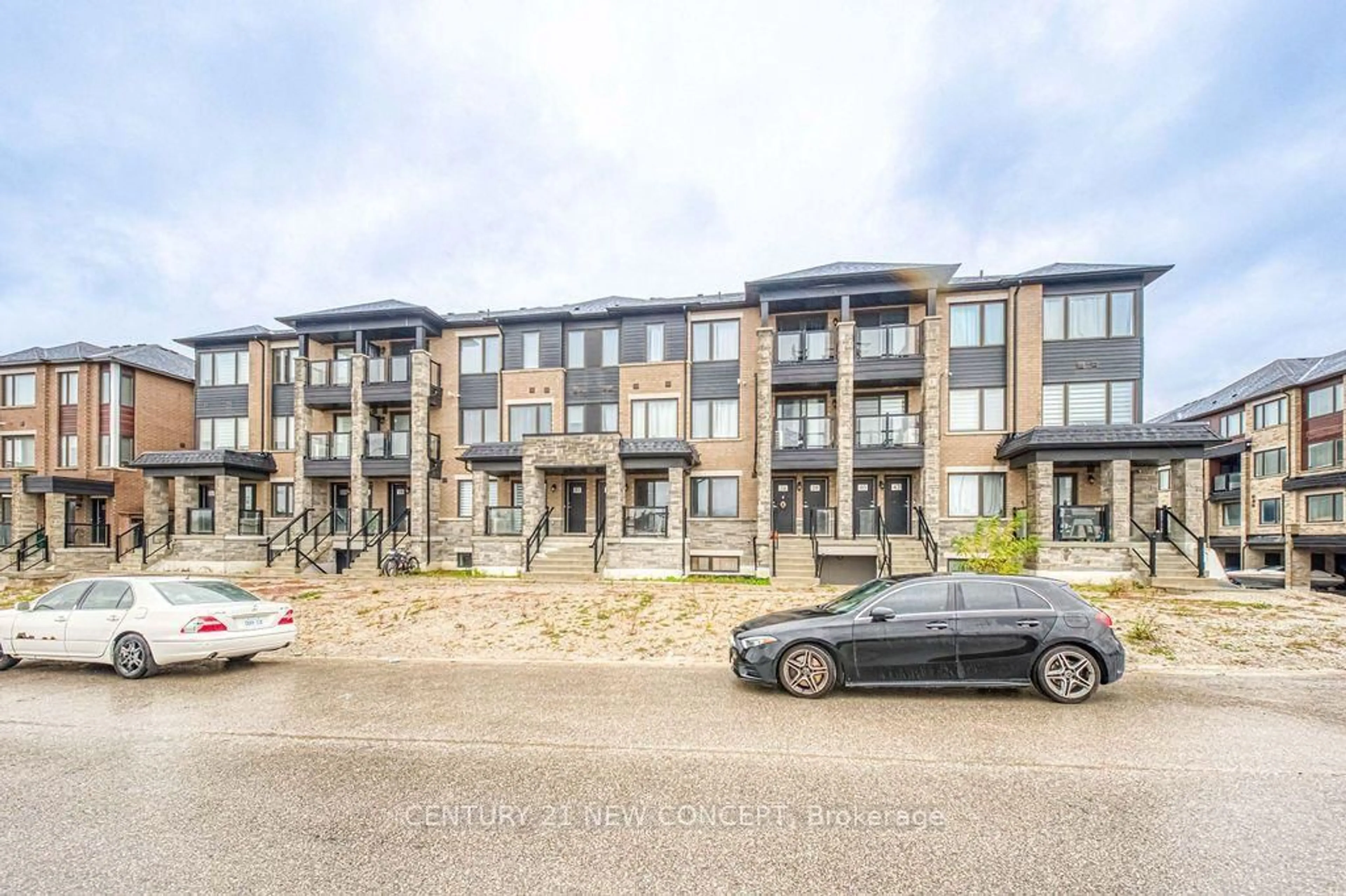 A pic from outside/outdoor area/front of a property/back of a property/a pic from drone, unknown for 32 Magnolia Line, Barrie Ontario L9J 0N9