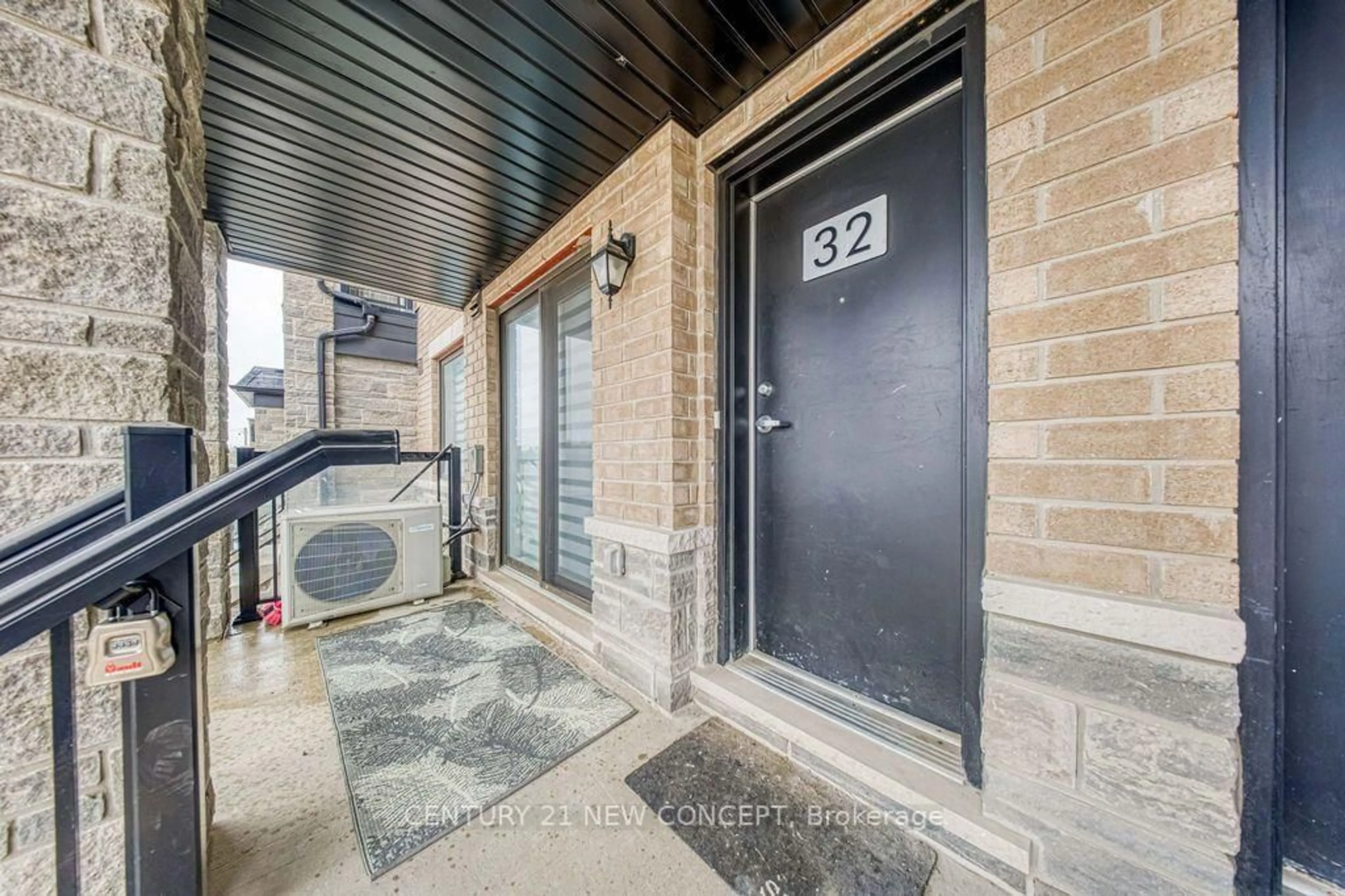 Indoor entryway for 32 Magnolia Line, Barrie Ontario L9J 0N9