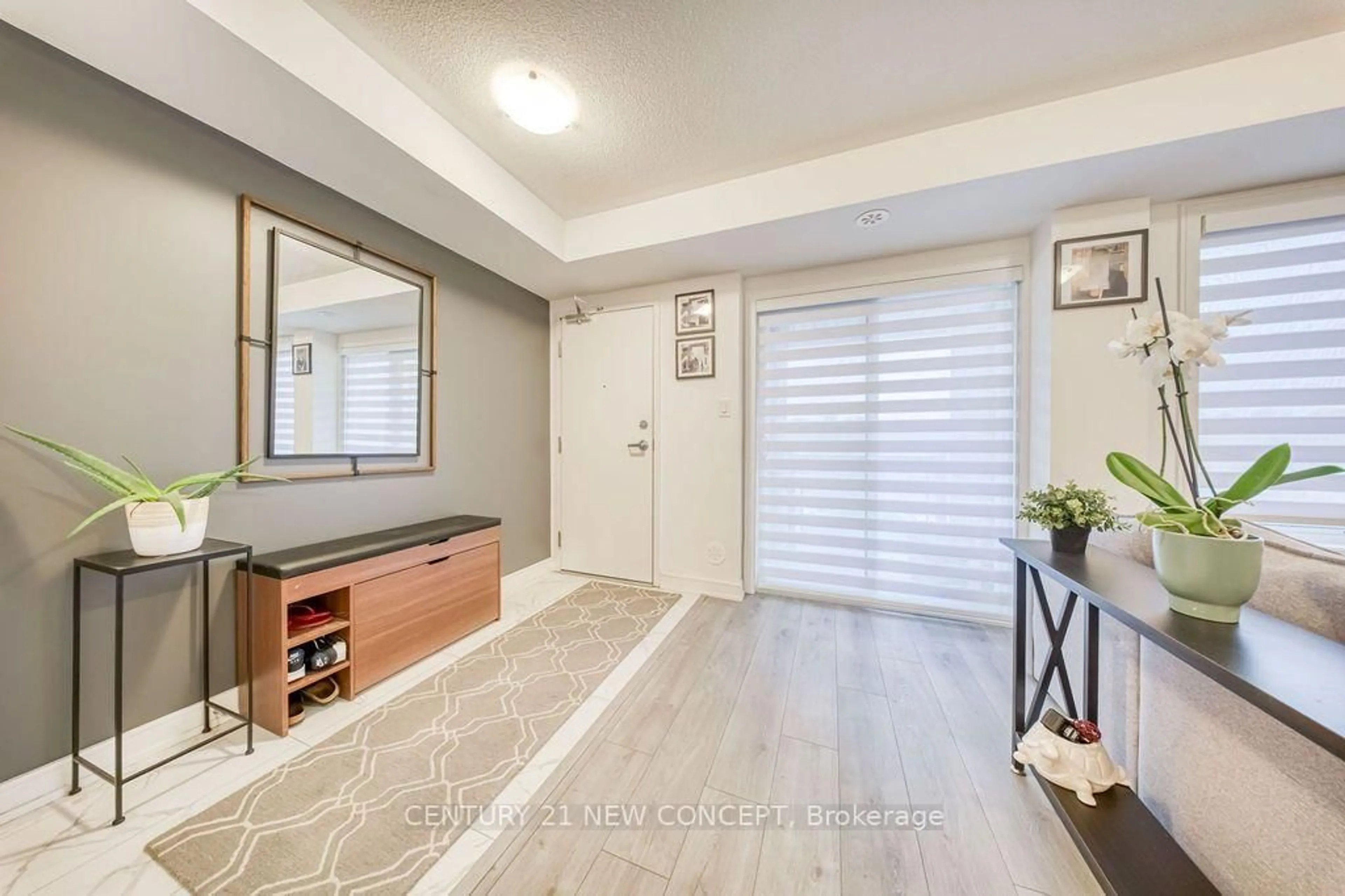 Indoor entryway for 32 Magnolia Line, Barrie Ontario L9J 0N9