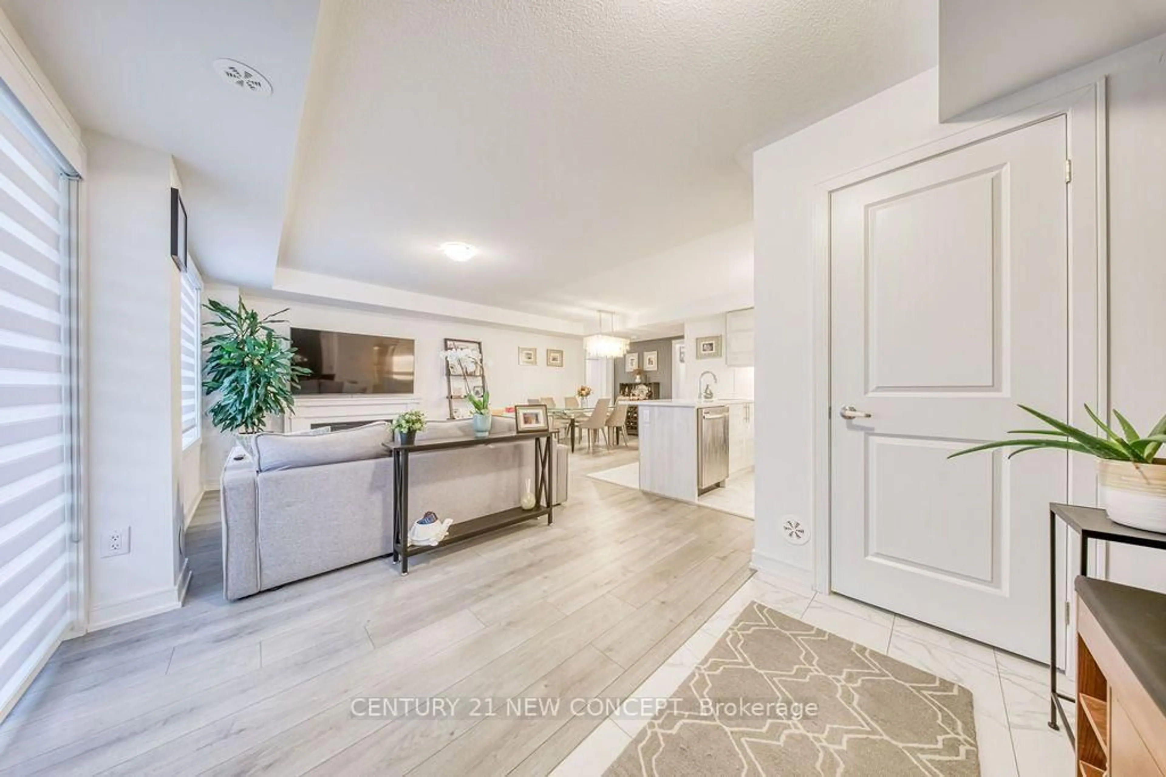 Indoor entryway for 32 Magnolia Line, Barrie Ontario L9J 0N9
