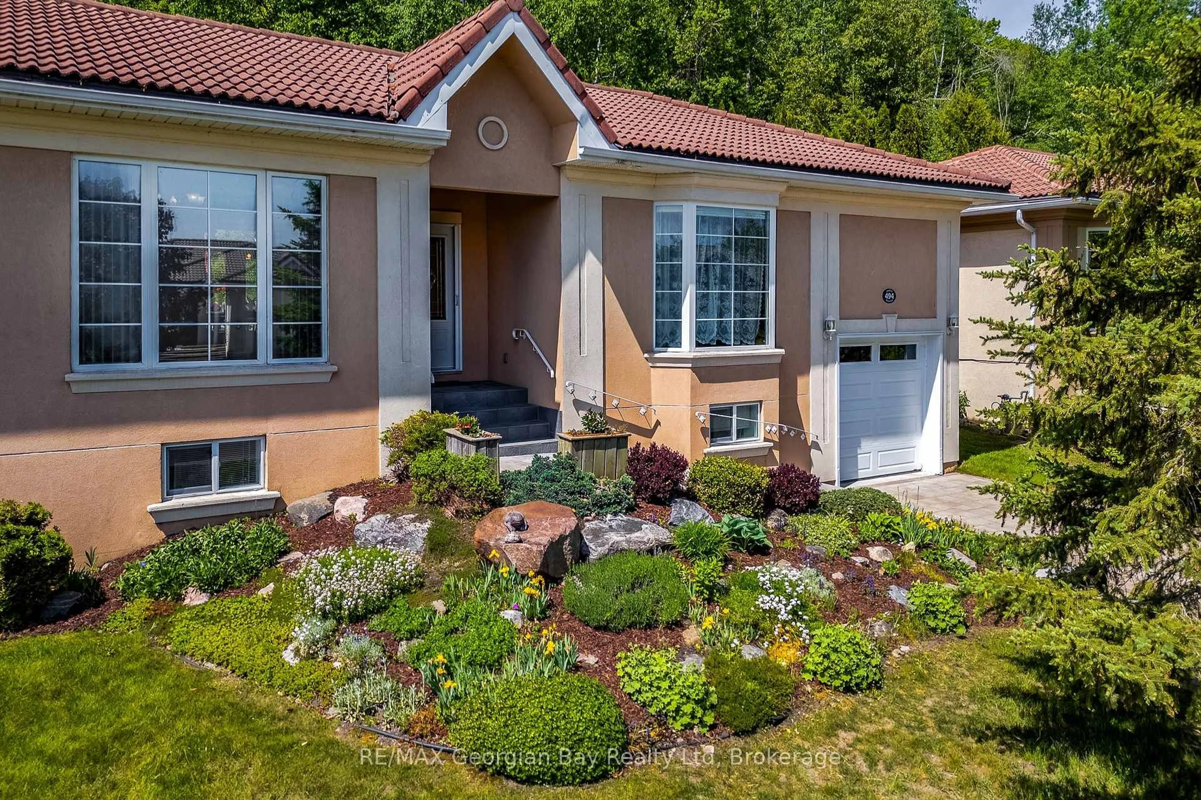 Home with vinyl exterior material, street for 494 Aberdeen Blvd, Midland Ontario L4R 5L9