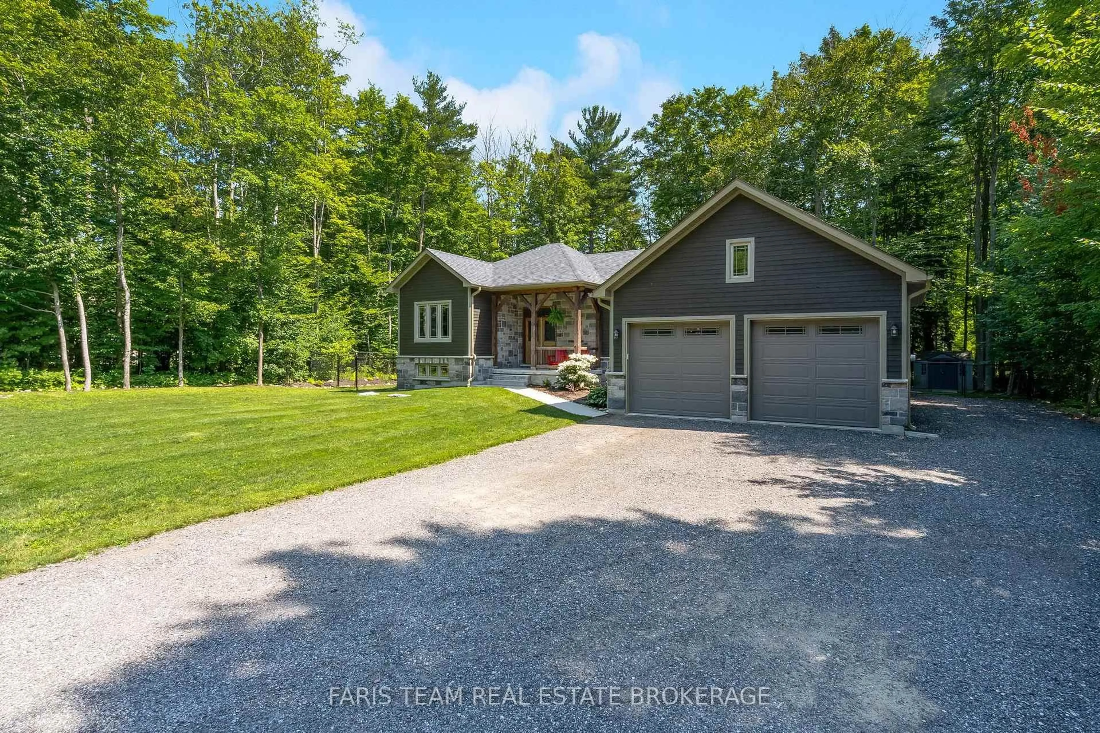 A pic from outside/outdoor area/front of a property/back of a property/a pic from drone, unknown for 41 Tall Pines Dr, Tiny Ontario L9M 0H4