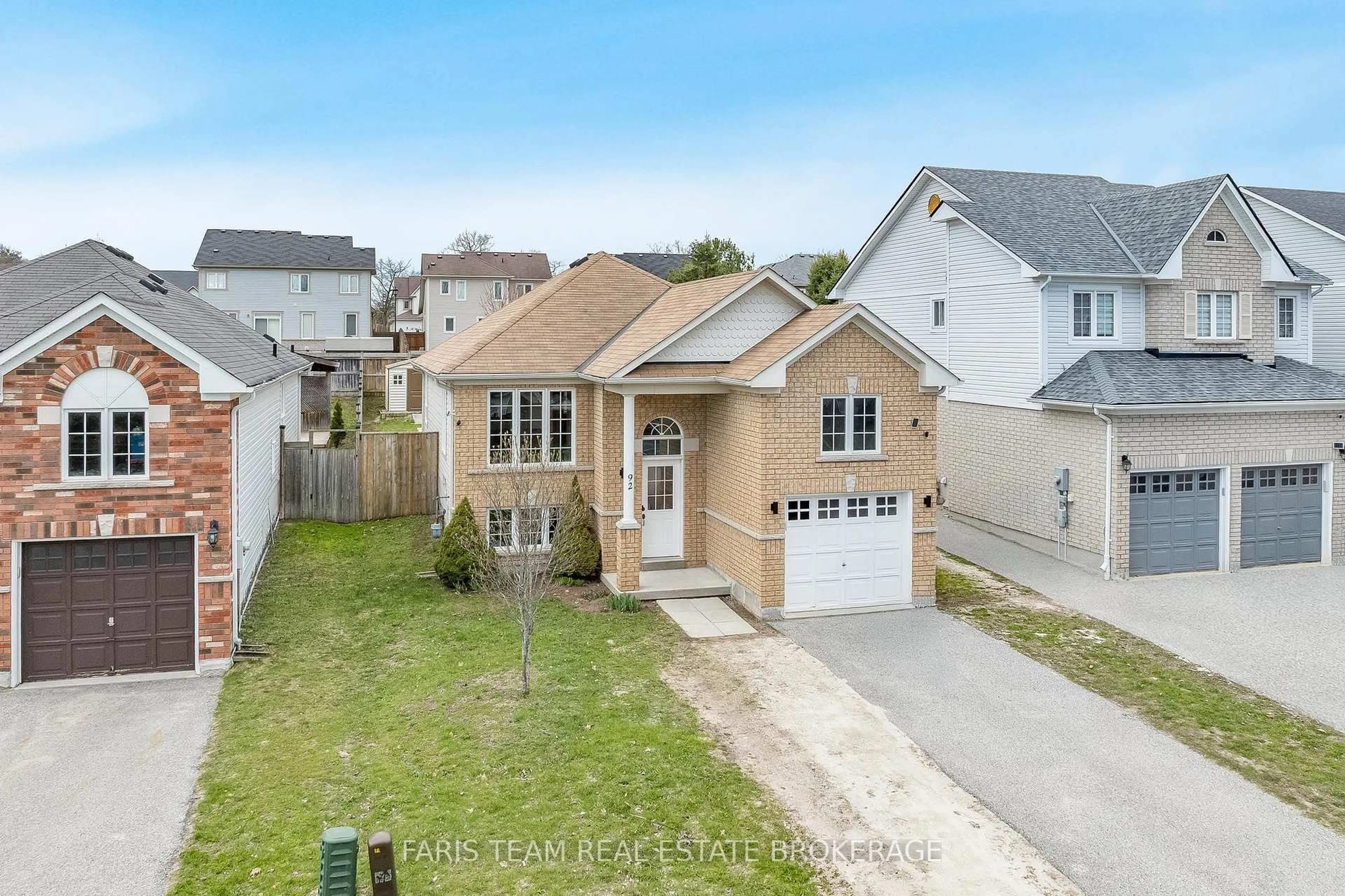 A pic from outside/outdoor area/front of a property/back of a property/a pic from drone, street for 92 Wesley Ave, Wasaga Beach Ontario L9Z 0B9