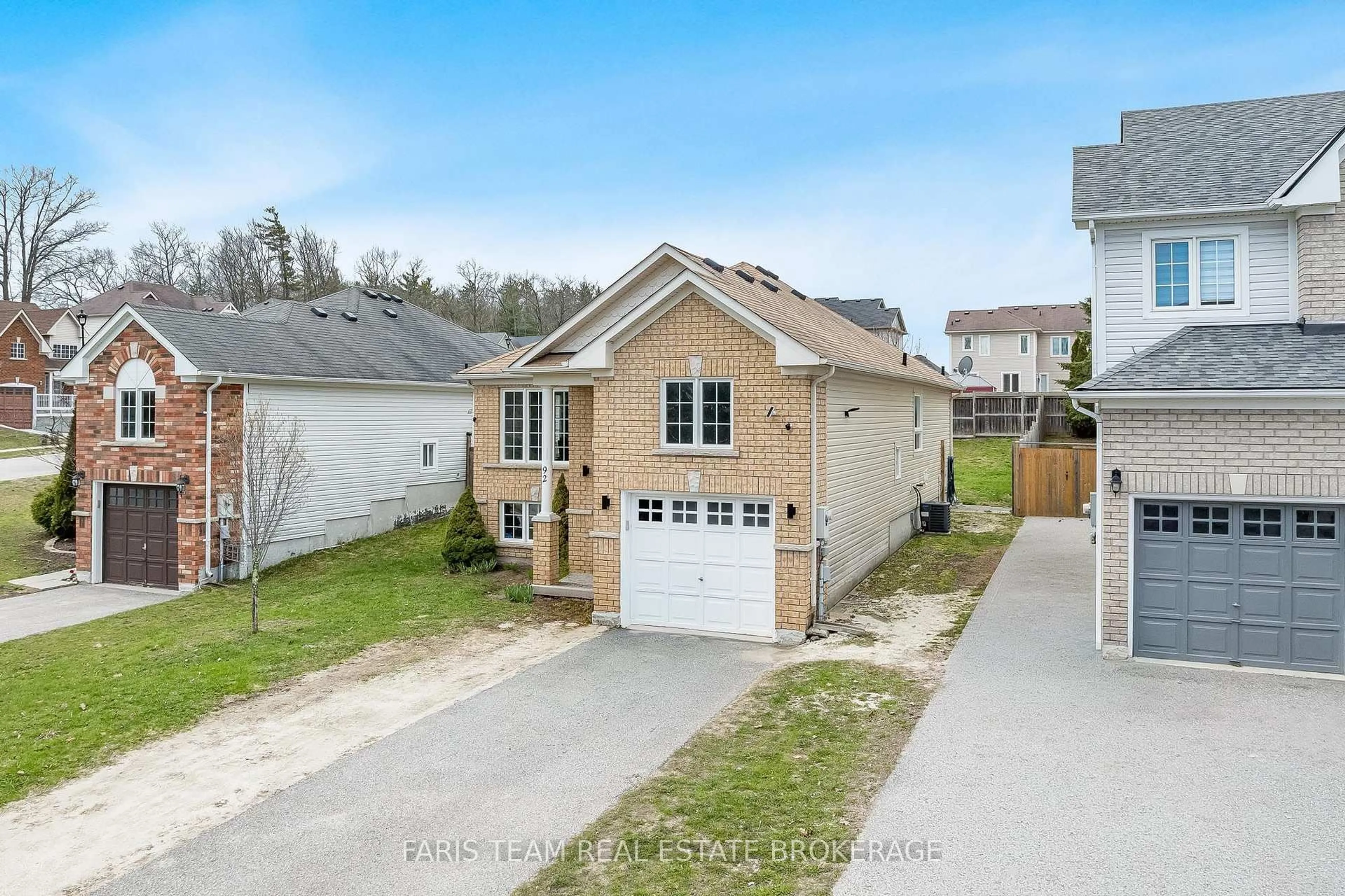 A pic from outside/outdoor area/front of a property/back of a property/a pic from drone, street for 92 Wesley Ave, Wasaga Beach Ontario L9Z 0B9