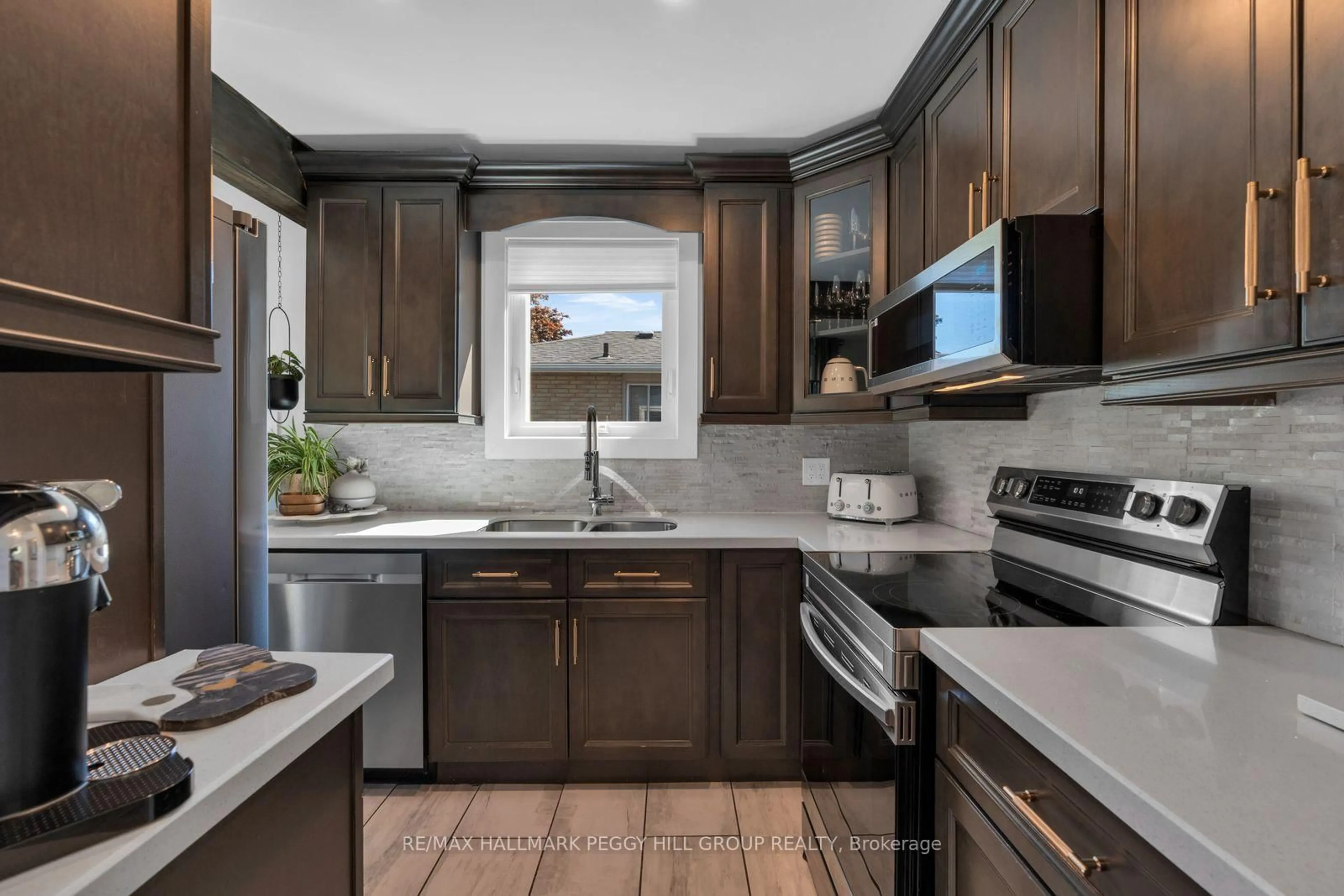 Open concept kitchen, ceramic/tile floor for 19 Austen Lane, Barrie Ontario L4N 4V4