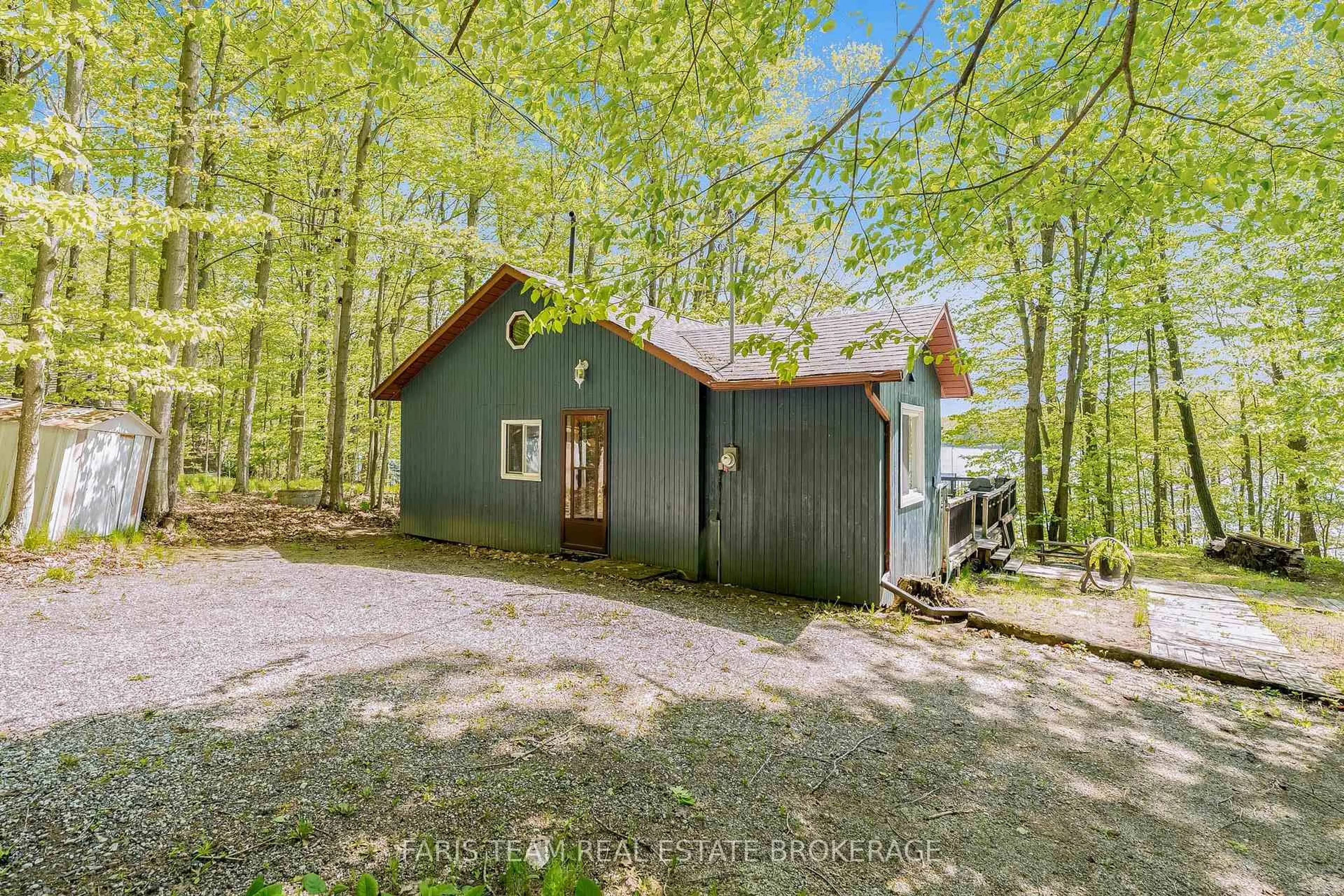 Shed for 112 Farlain Lake Rd, Tiny Ontario L9M 0B5