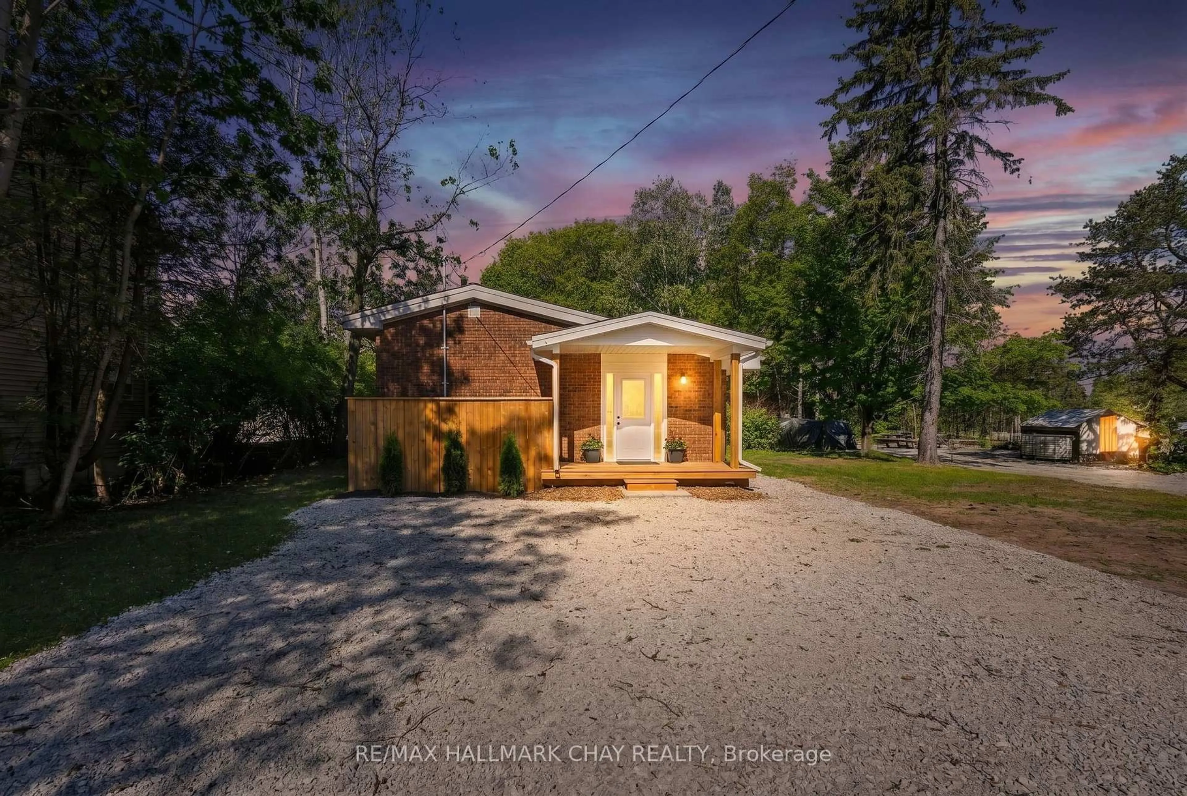 A pic from outside/outdoor area/front of a property/back of a property/a pic from drone, street for 8717 Beachwood Rd, Wasaga Beach Ontario L9Z 2G5