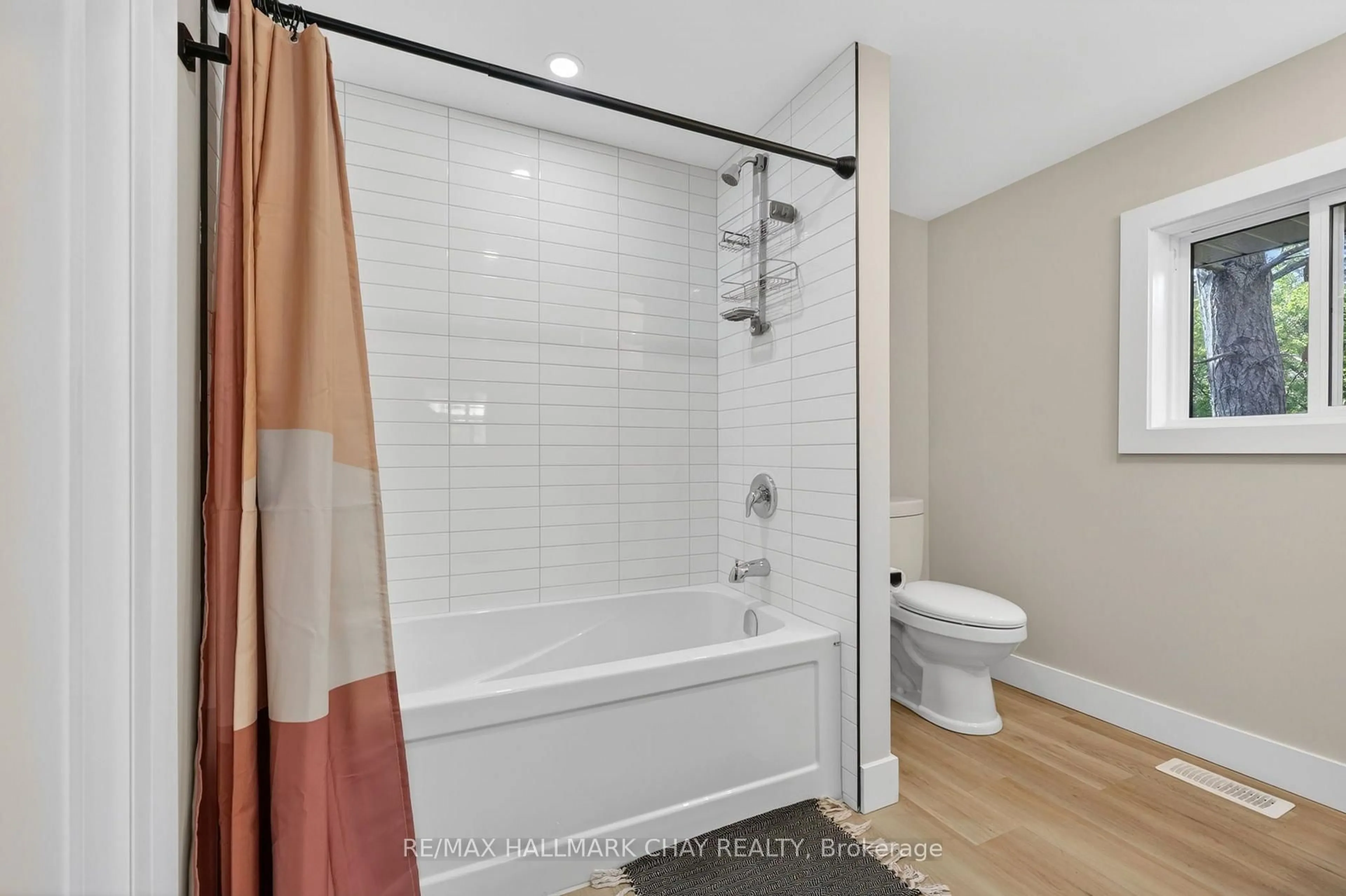 Standard bathroom, ceramic/tile floor for 8717 Beachwood Rd, Wasaga Beach Ontario L9Z 2G5