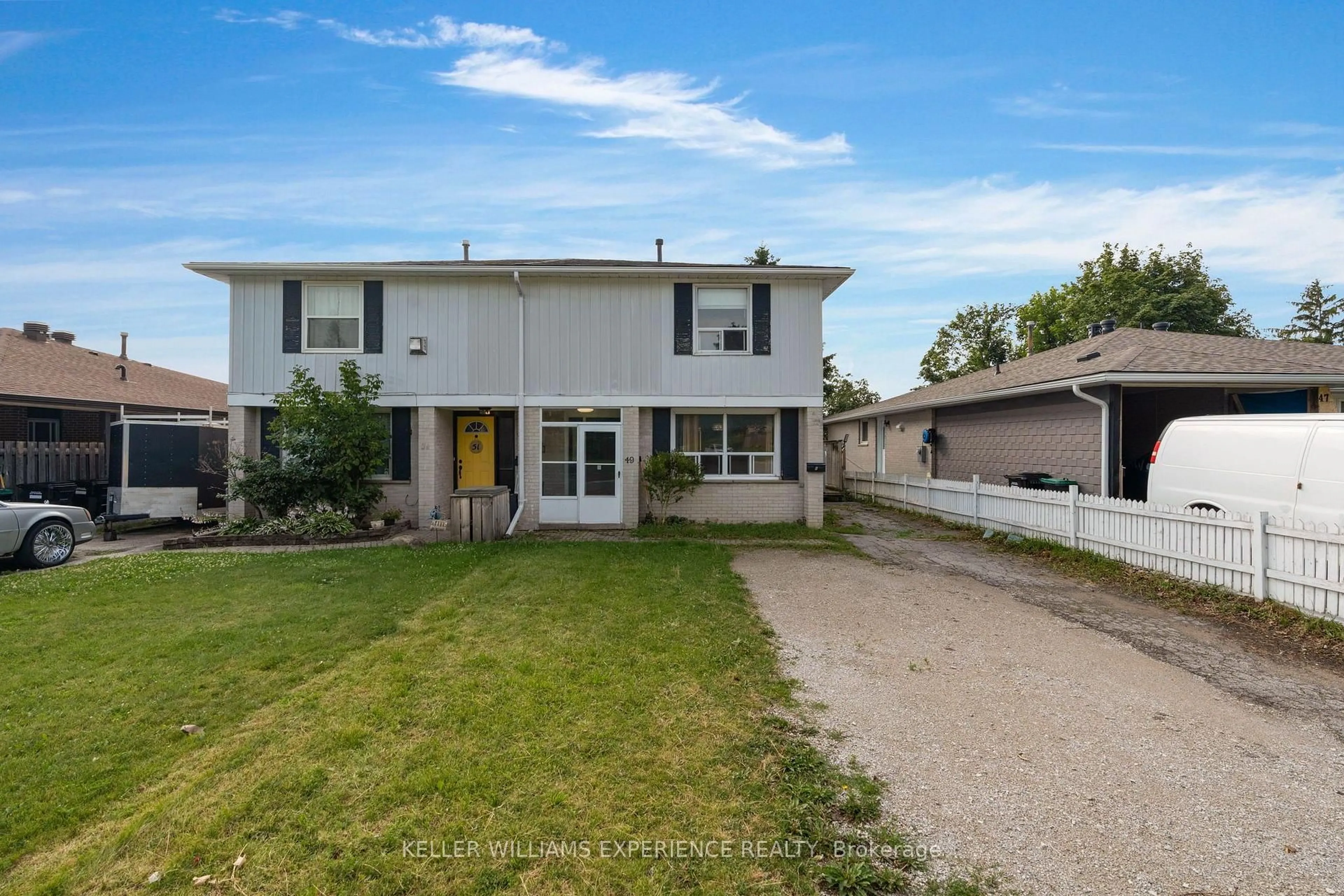 Home with vinyl exterior material, street for 49 Daphne Cres, Barrie Ontario L4M 2Y7