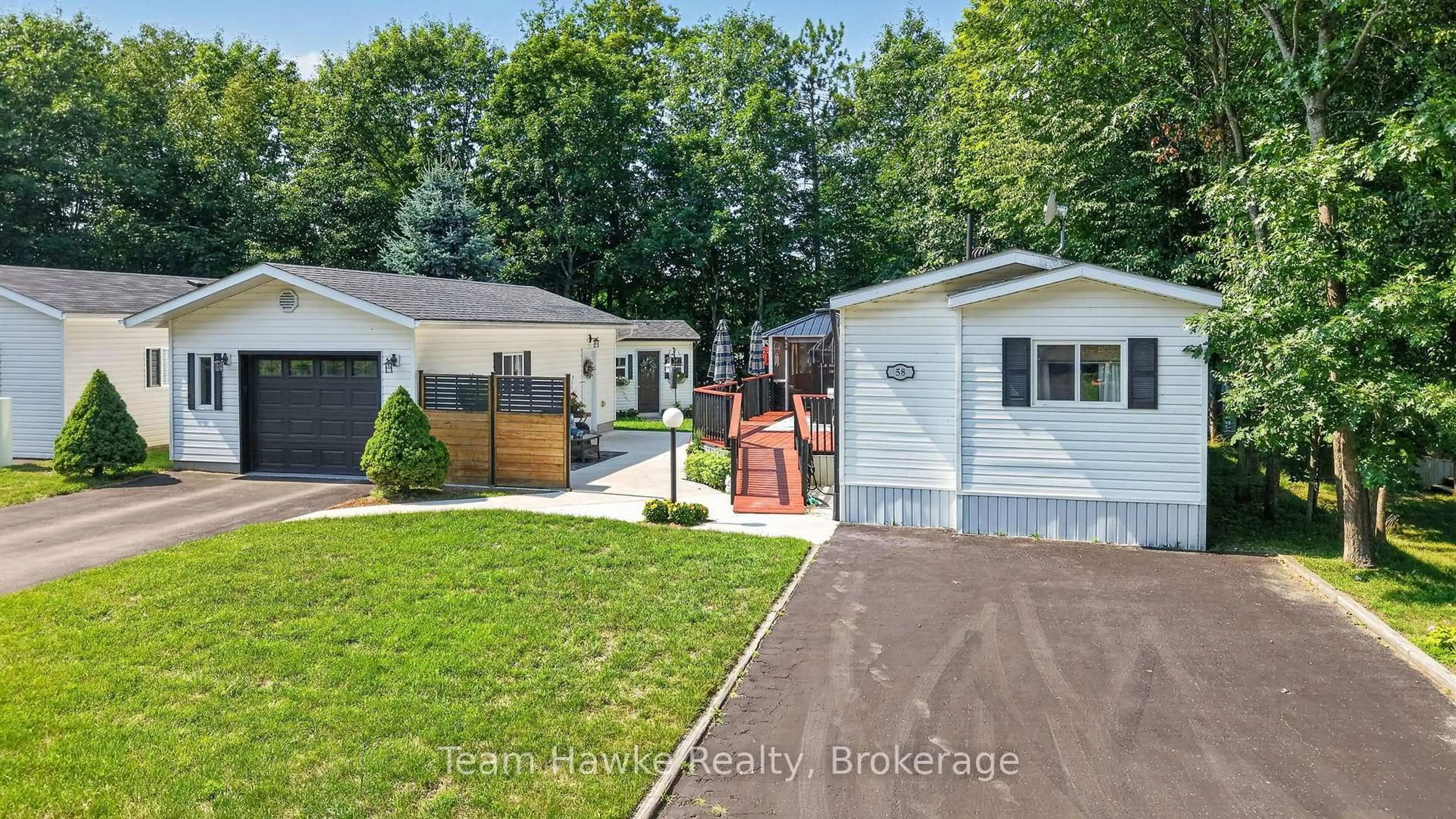 A pic from outside/outdoor area/front of a property/back of a property/a pic from drone, street for 5411 Elliott Sdrd #58, Tay Ontario L4R 4K3
