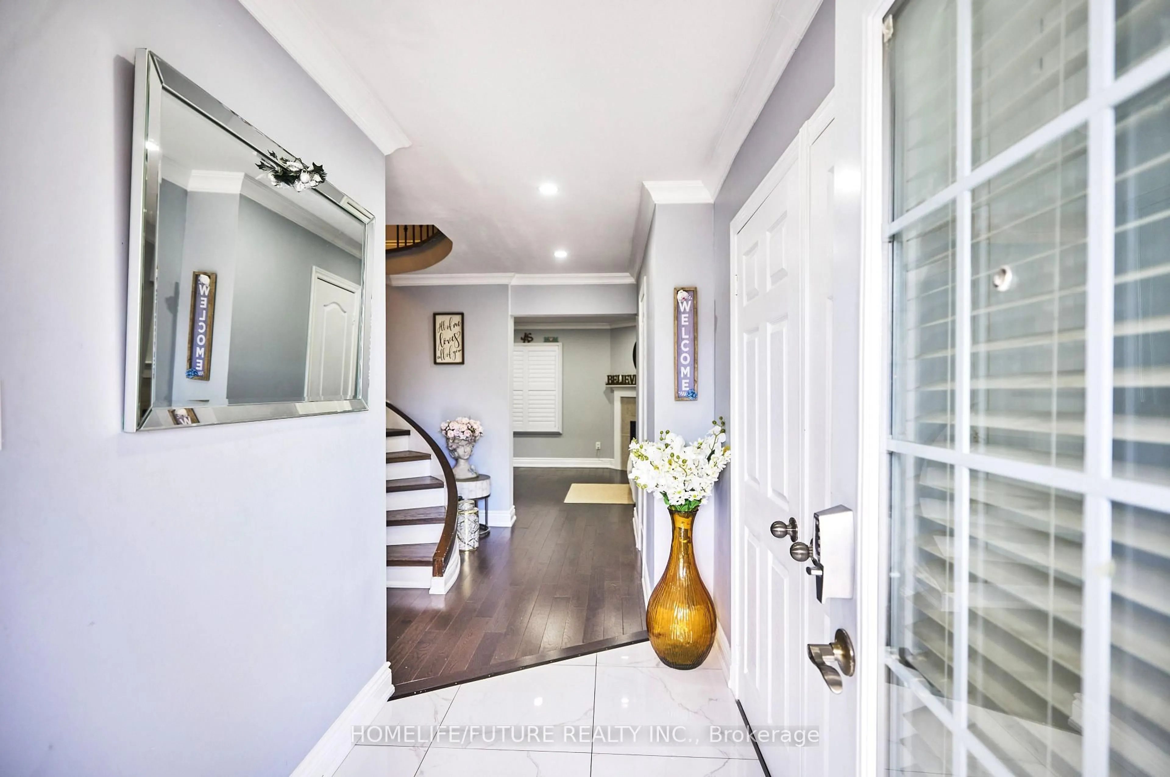Indoor entryway for 58 O'Shaughnessy Cres, Barrie Ontario L4N 7L8