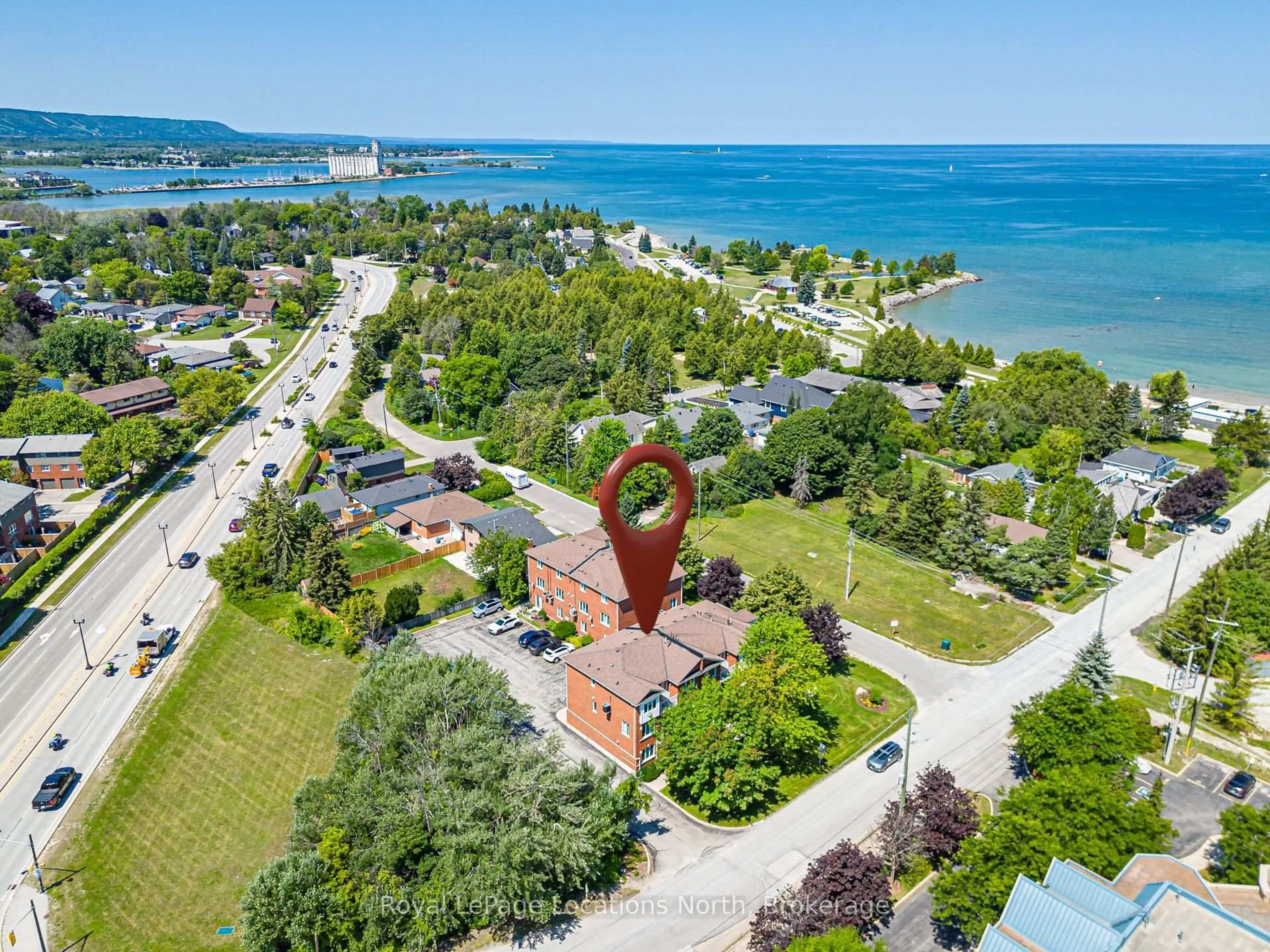 A pic from outside/outdoor area/front of a property/back of a property/a pic from drone, water/lake/river/ocean view for 13 Raglan St #27, Collingwood Ontario L9Y 5J5