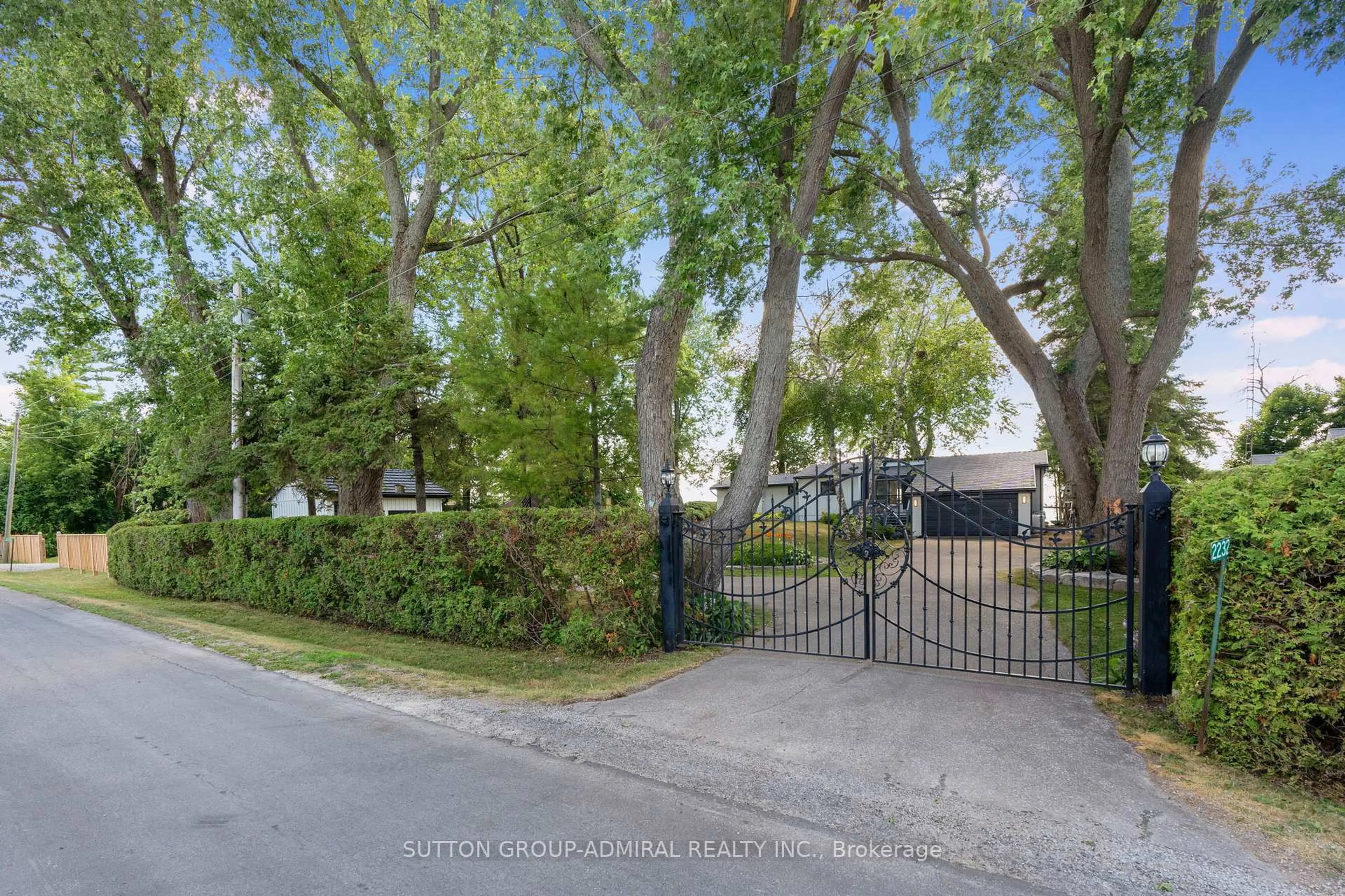 A pic from outside/outdoor area/front of a property/back of a property/a pic from drone, street for 2232 Lakeshore Dr, Ramara Ontario L0K 1B0