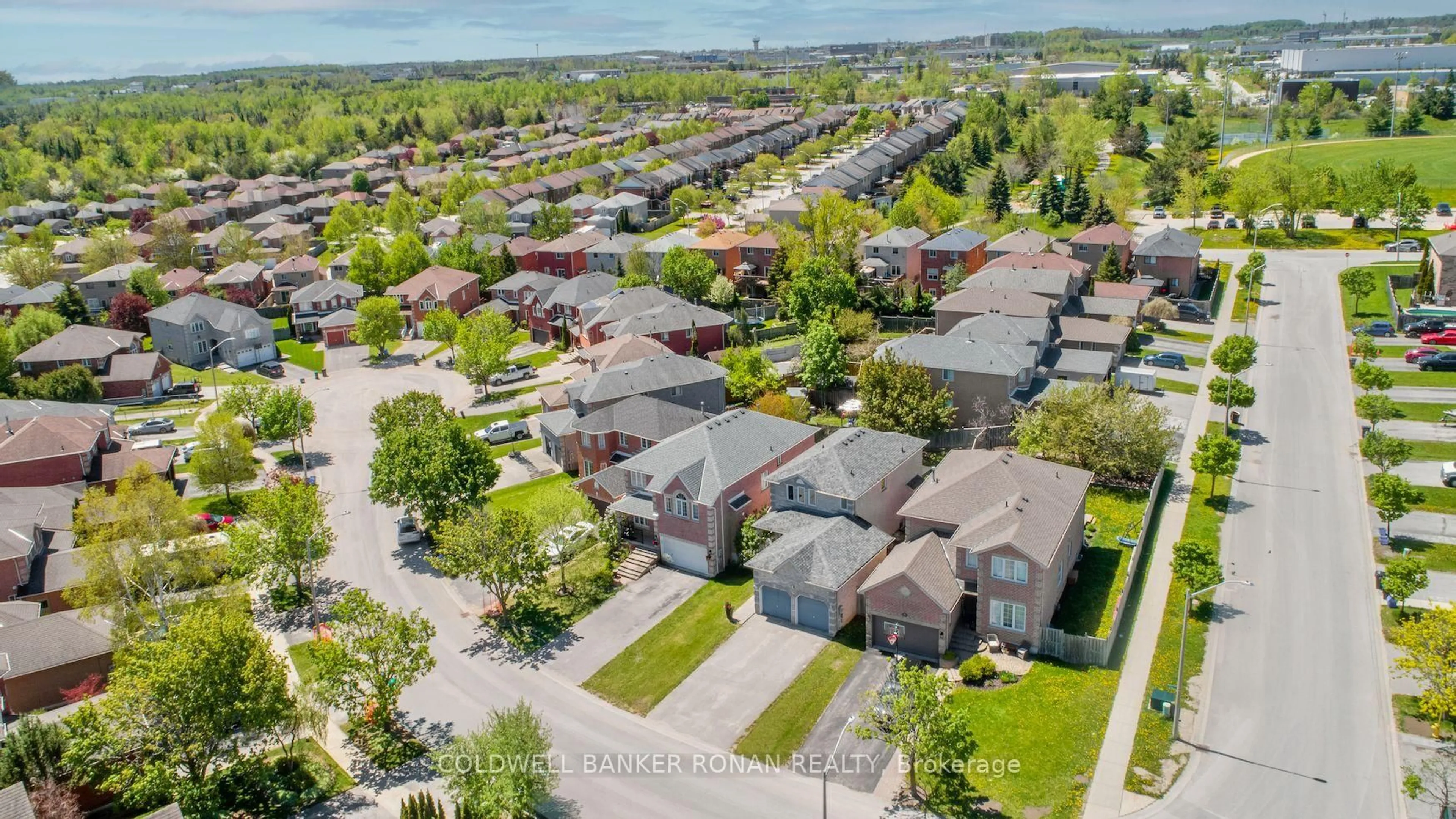 A pic from outside/outdoor area/front of a property/back of a property/a pic from drone, street for 3 Teal Pl, Barrie Ontario L4N 8W1
