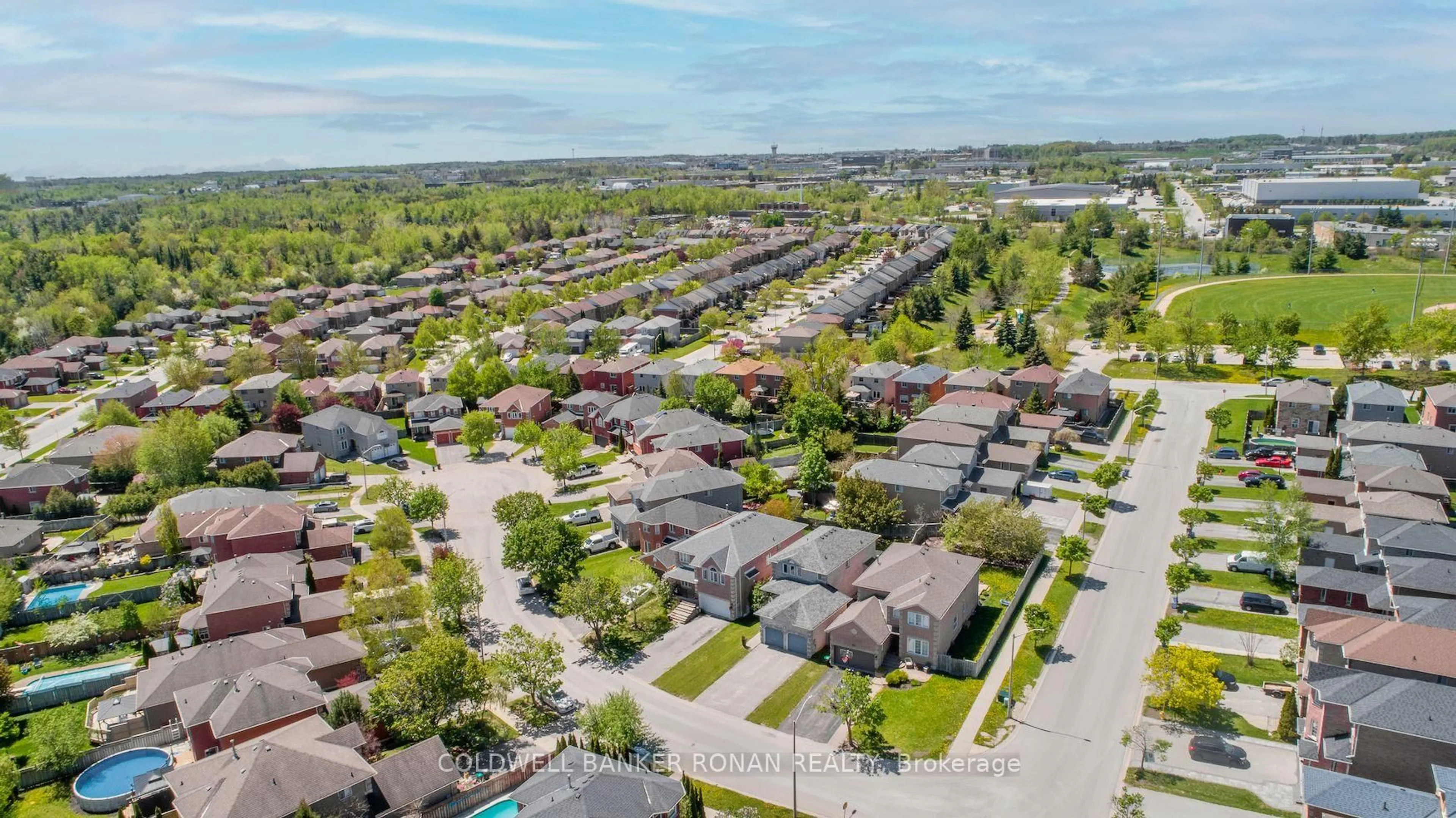 A pic from outside/outdoor area/front of a property/back of a property/a pic from drone, street for 3 Teal Pl, Barrie Ontario L4N 8W1