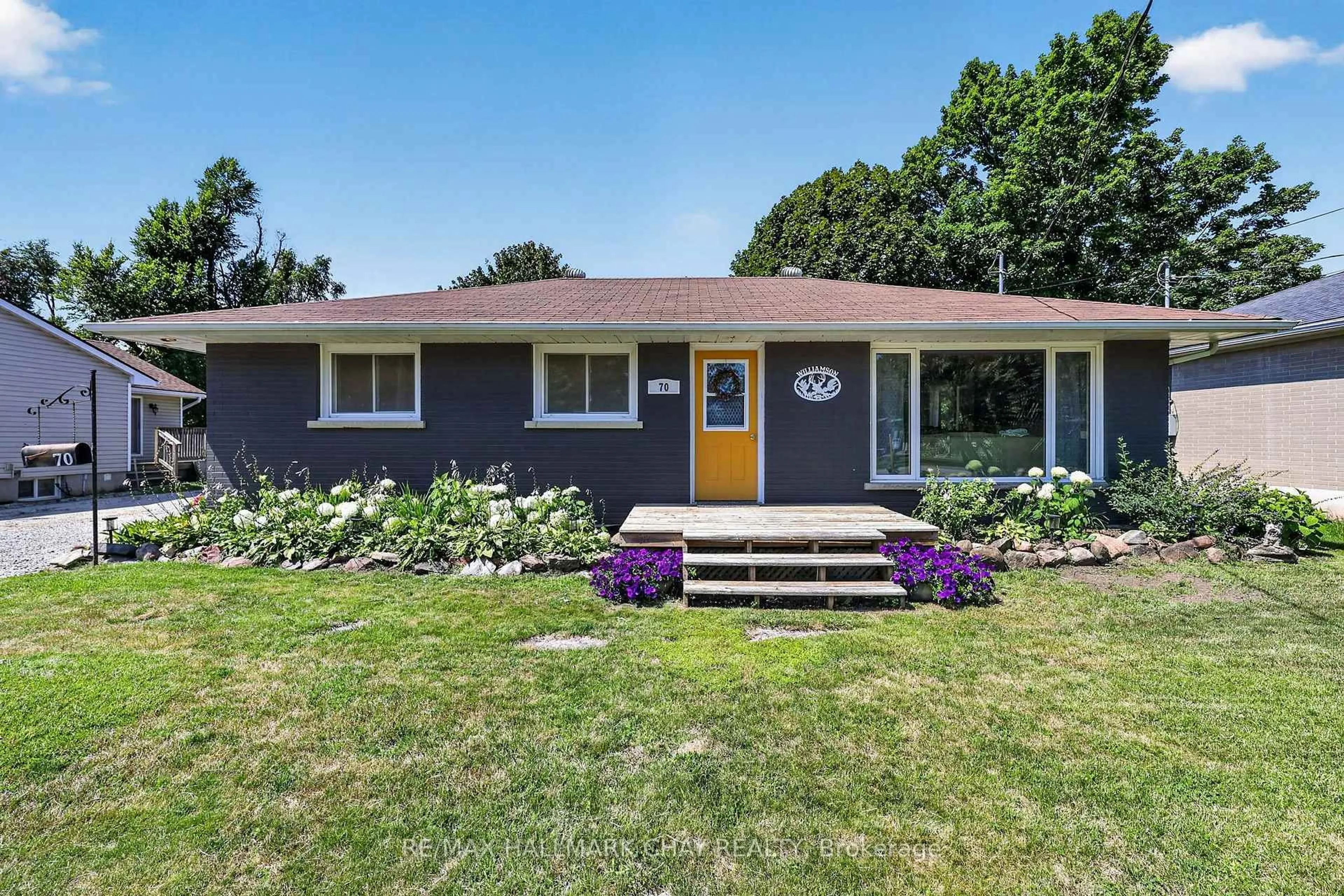 Home with vinyl exterior material, street for 70 North St, Orillia Ontario L3V 3S5