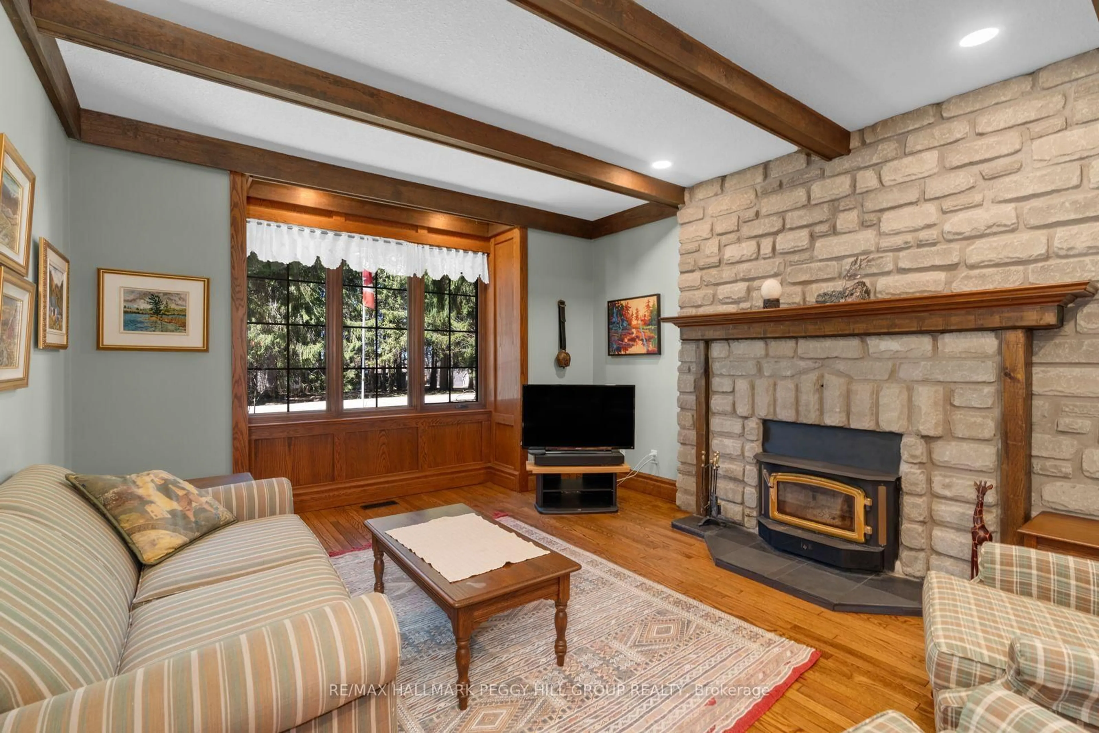 Living room with furniture, unknown for 26 Cathedral Pines Rd, Oro-Medonte Ontario L4M 4Y8