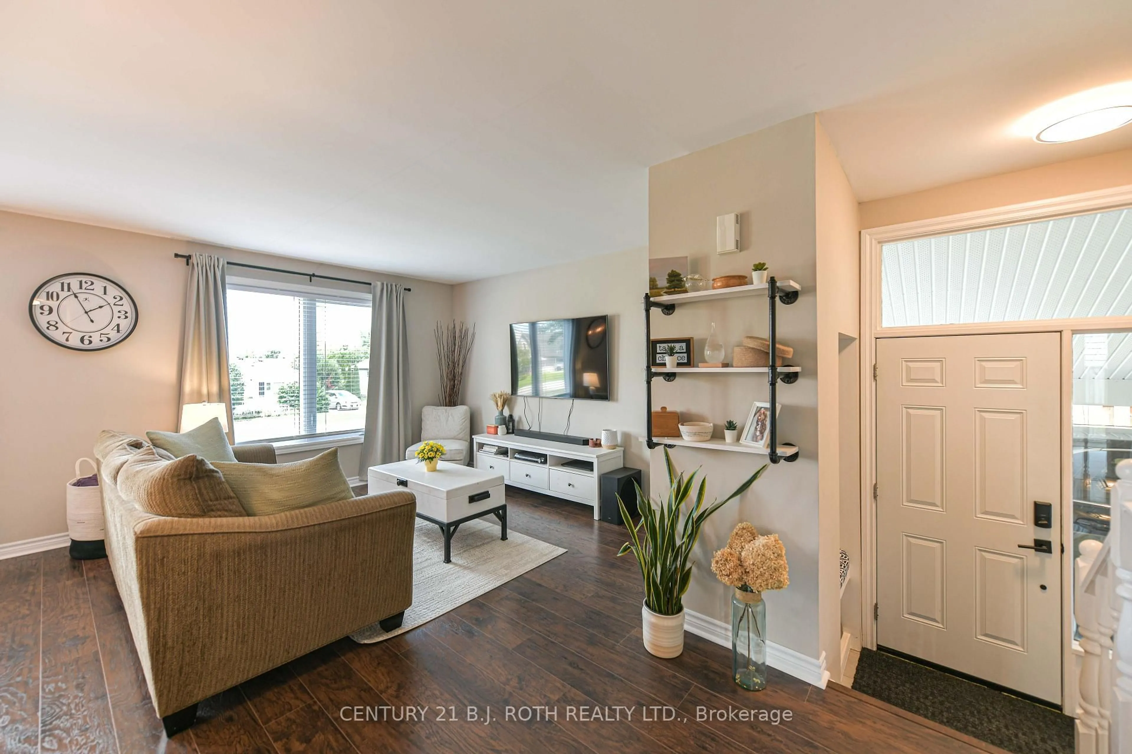 Living room with furniture, unknown for 49 Bond St, Orillia Ontario L3V 1J6