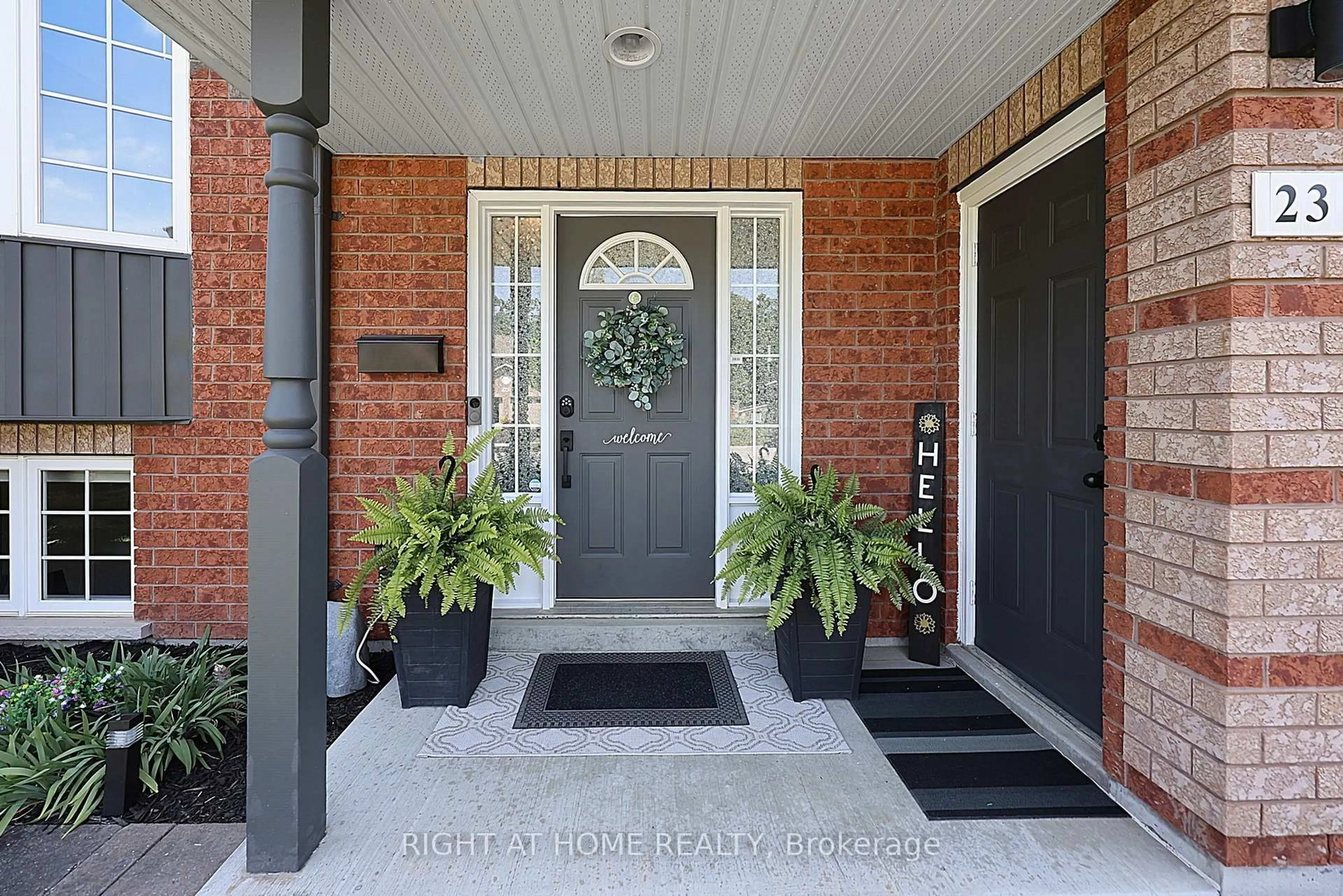 Indoor entryway for 23 Osprey Ridge Rd, Barrie Ontario L4M 6P2